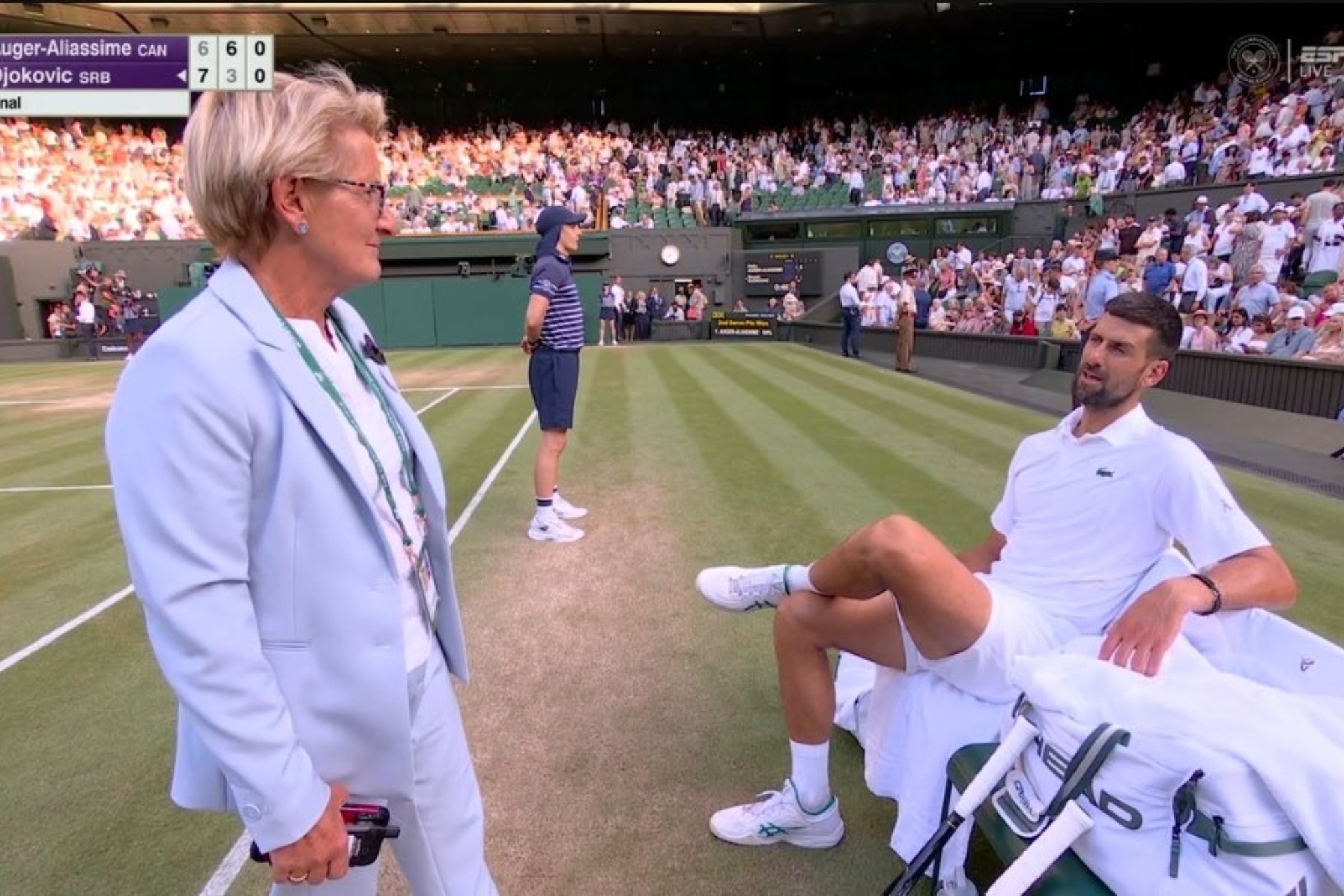 Djokovic discute con la supervisora.