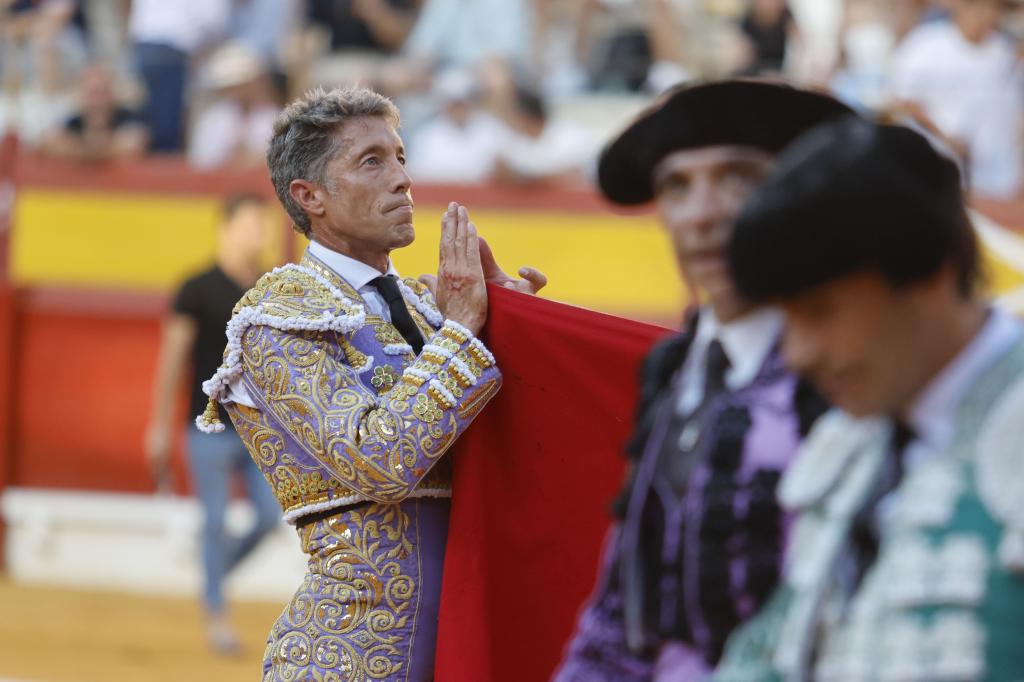 ALICANTE, 24/06/2026.- El diestro Manuel Escribano este miércoles en la Feria Taurina de las Hogueras celebrada en la plaza de toros de Alicante. EFE/ Pablo Miranzo