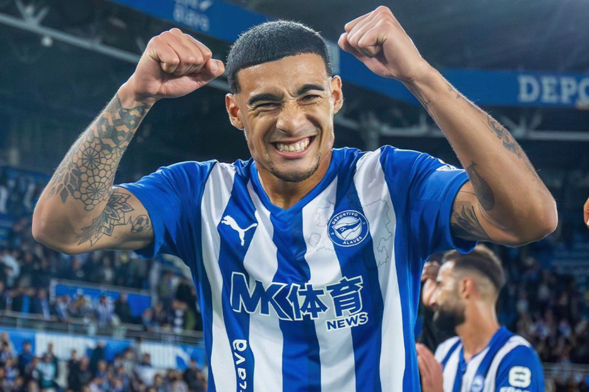 Carlos Protesoni celebra una victoria del Alavés
