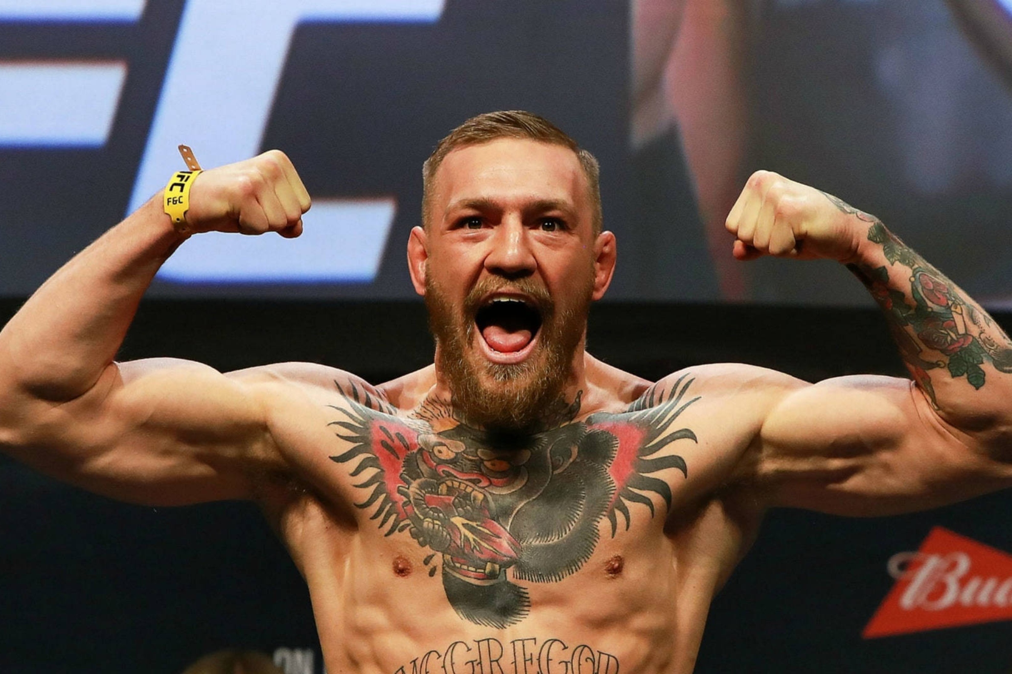 Conor McGregor durante un combate en la UFC.