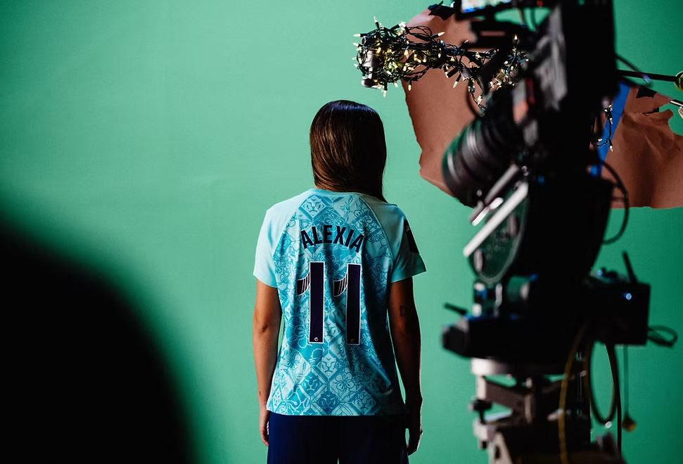 Alexia Putellas posa como jugadora del London City Lionesses