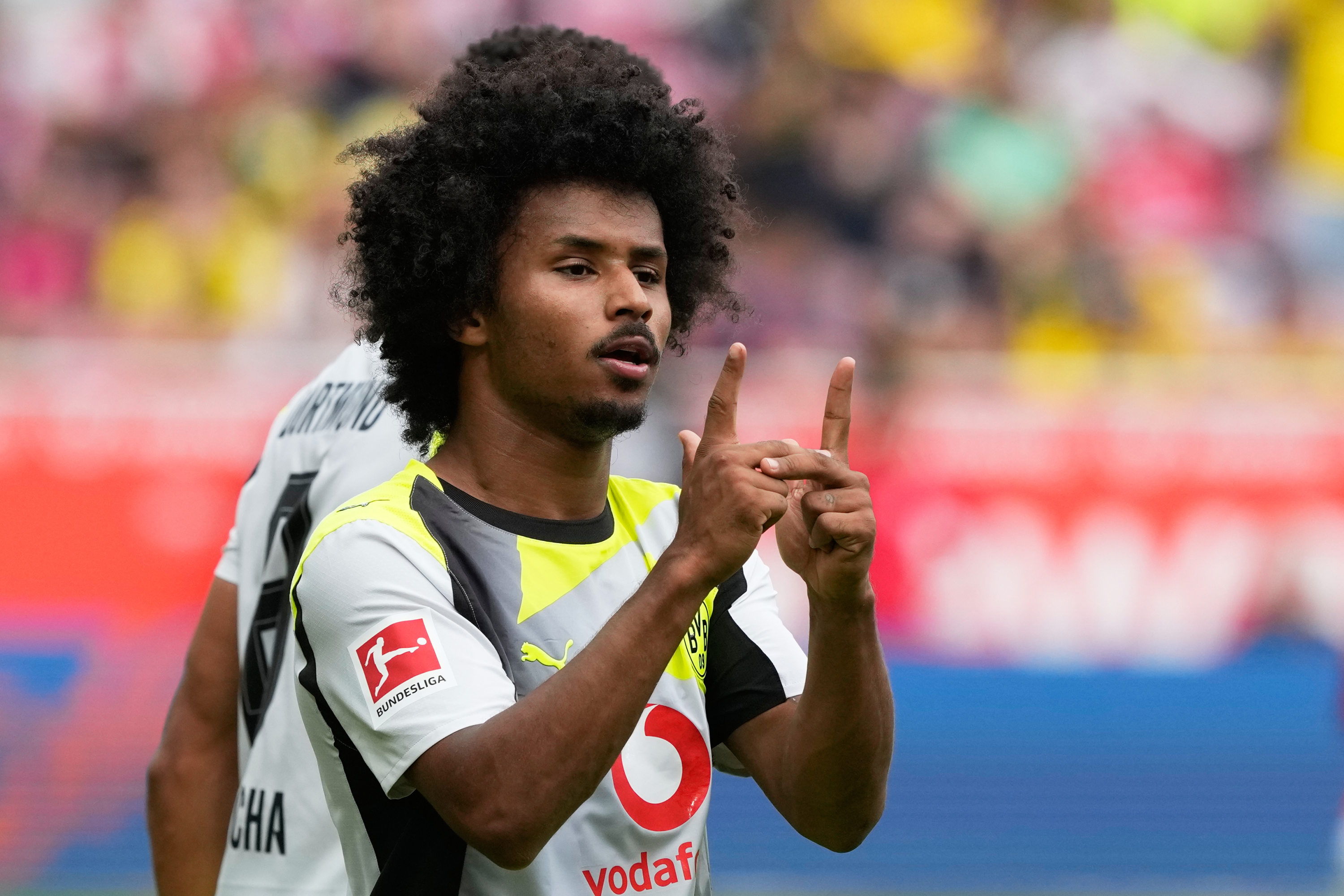Karim Adeyemi, en un partido con el Borussia Dortmund.