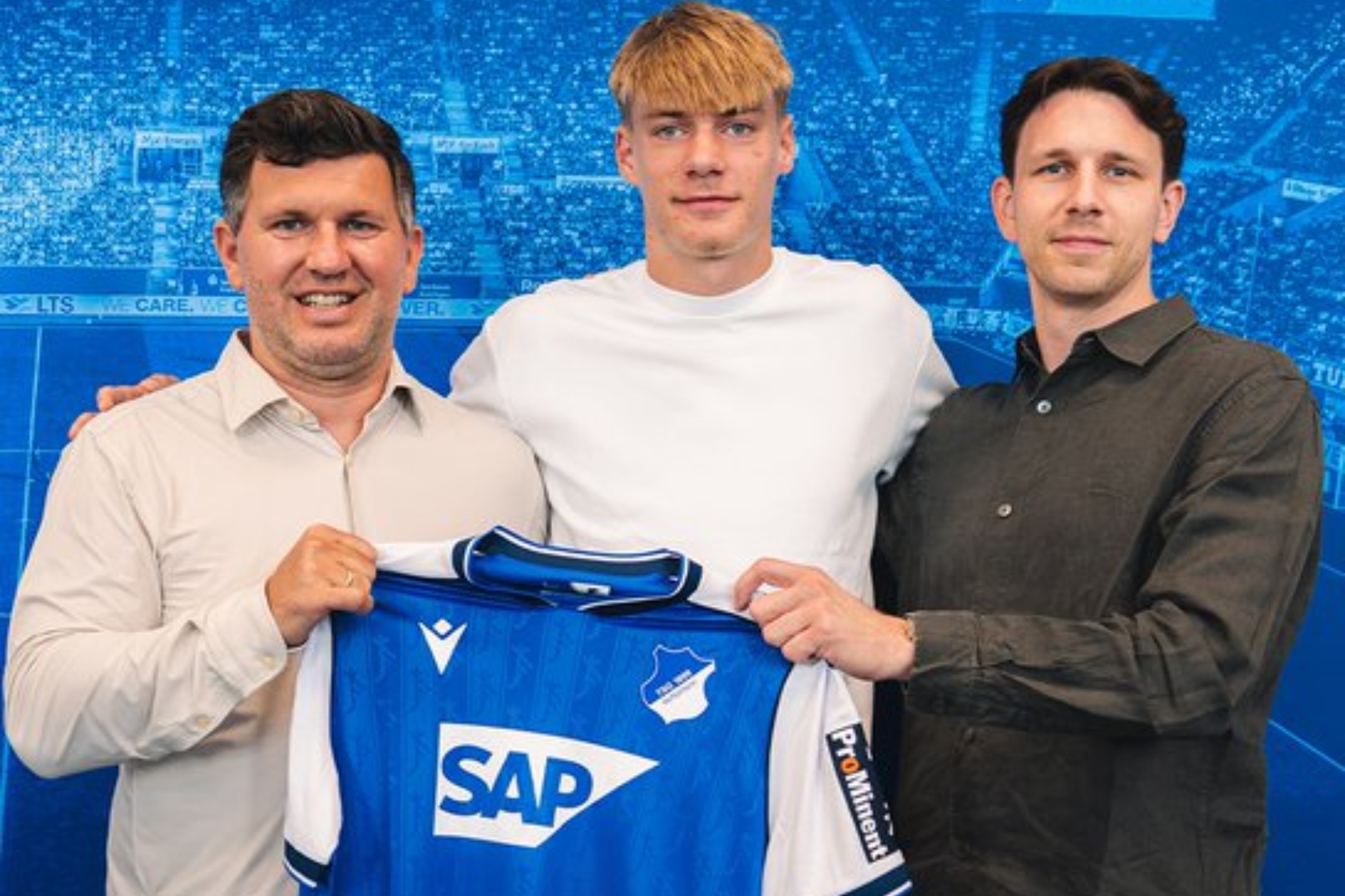 Nathan de Cat posa para su presentación. TSG Hoffenheim / X