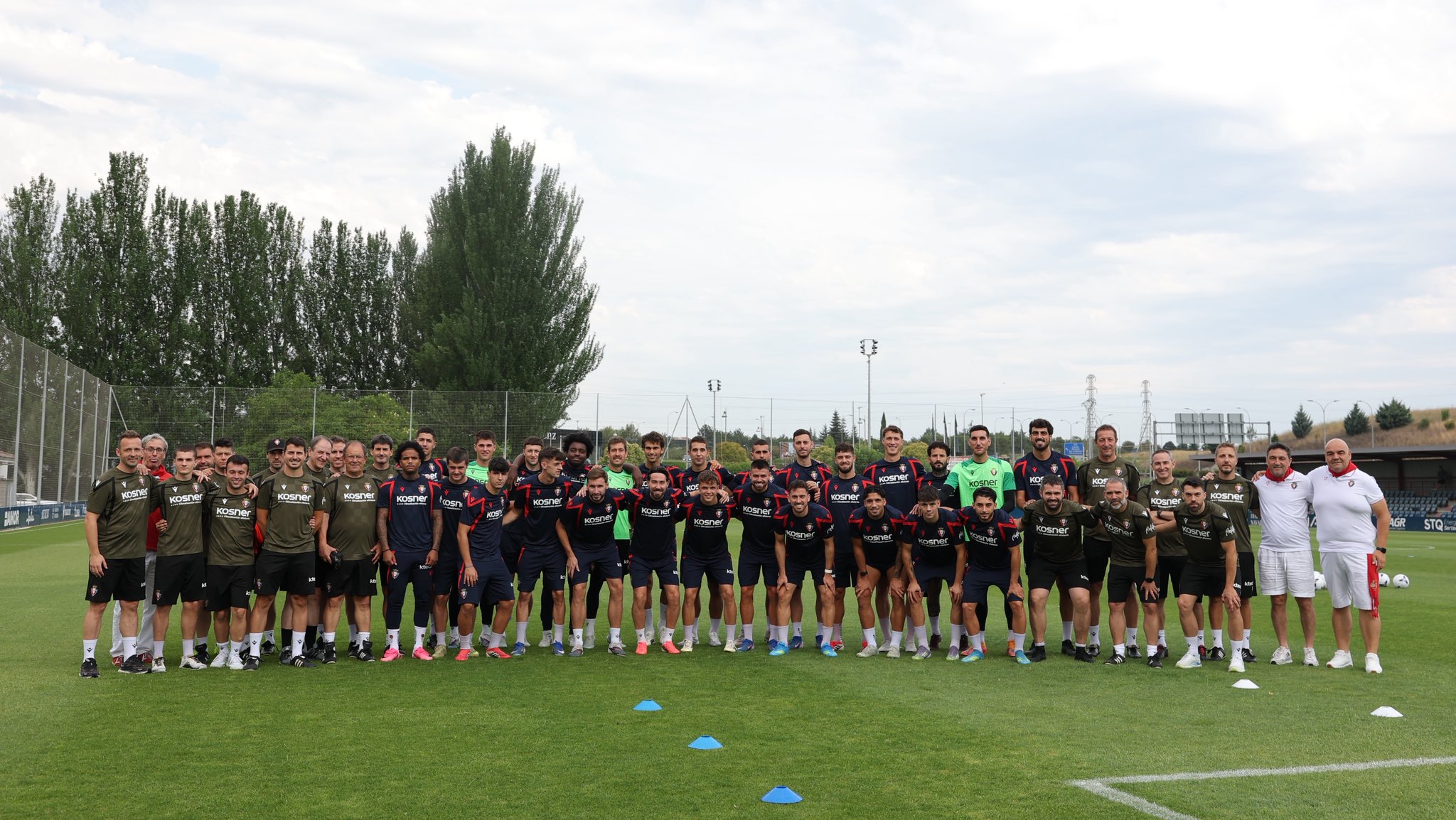 Foto del equipo Osasuna al inicio de la pretemporada
