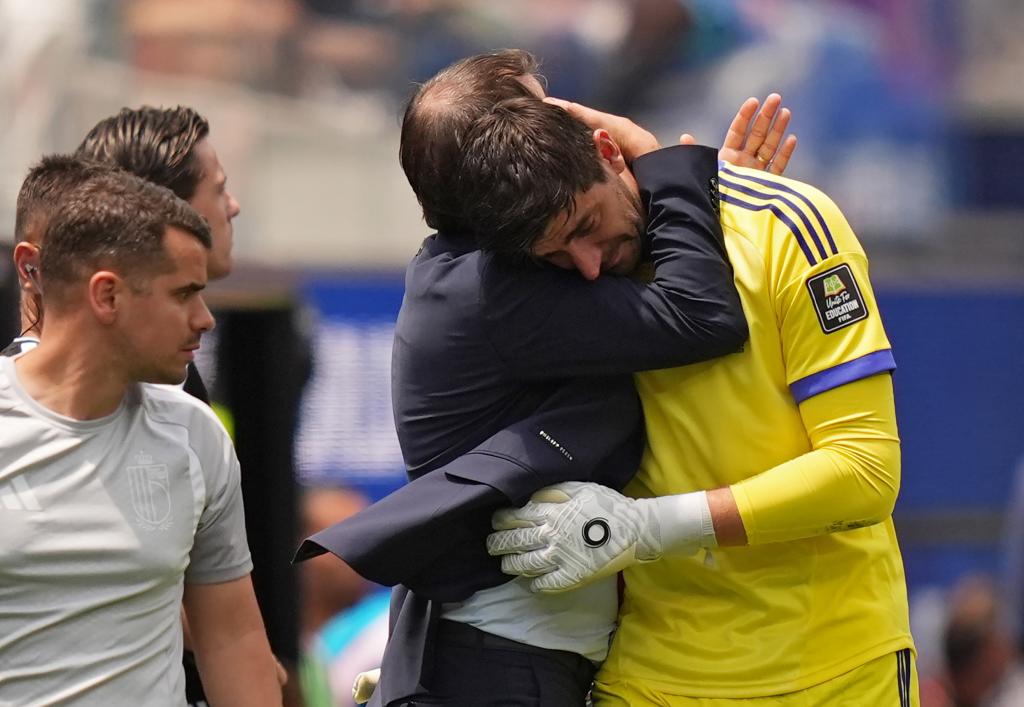 Courtois recibe el cariño de Rudi Garcia