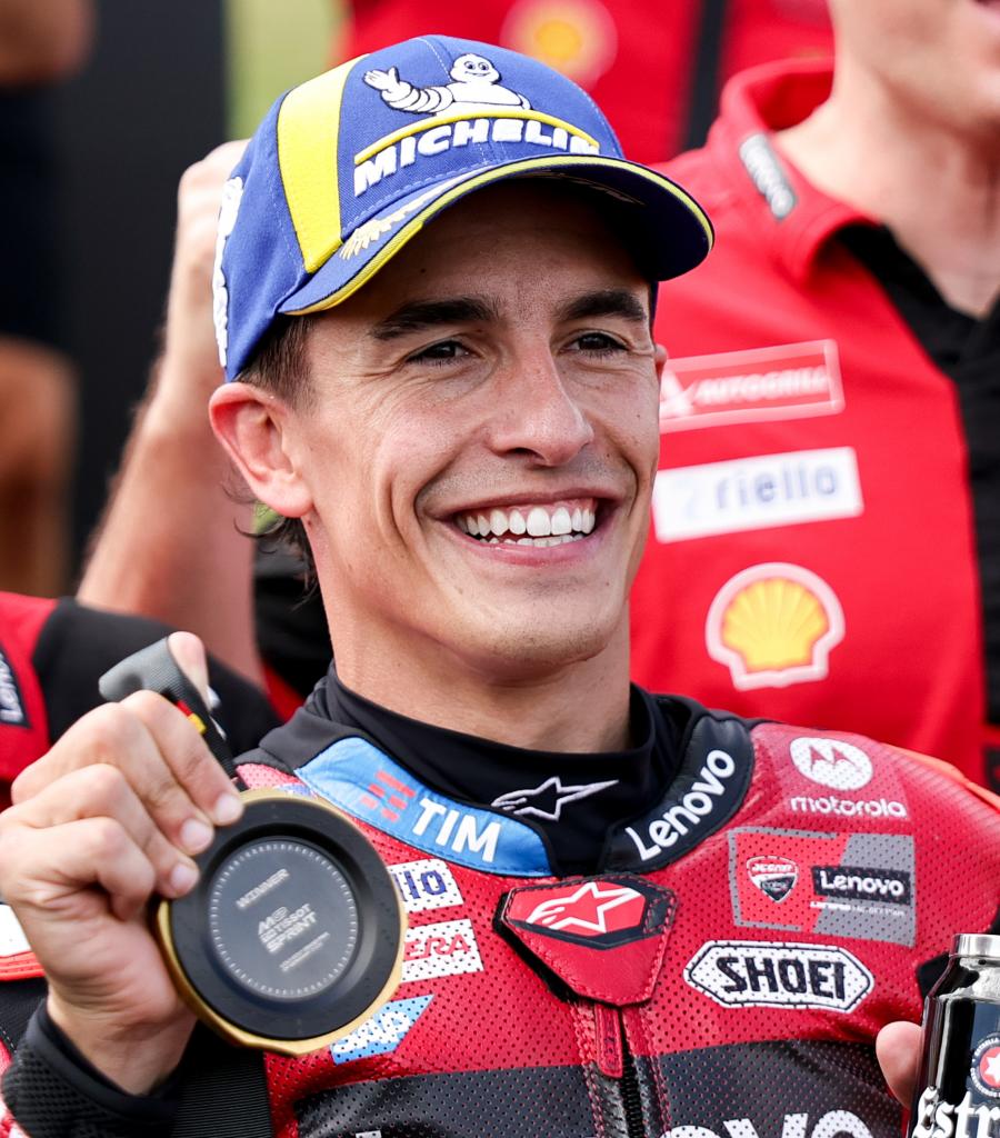 Marc Márquez, con la medalla de ganador.