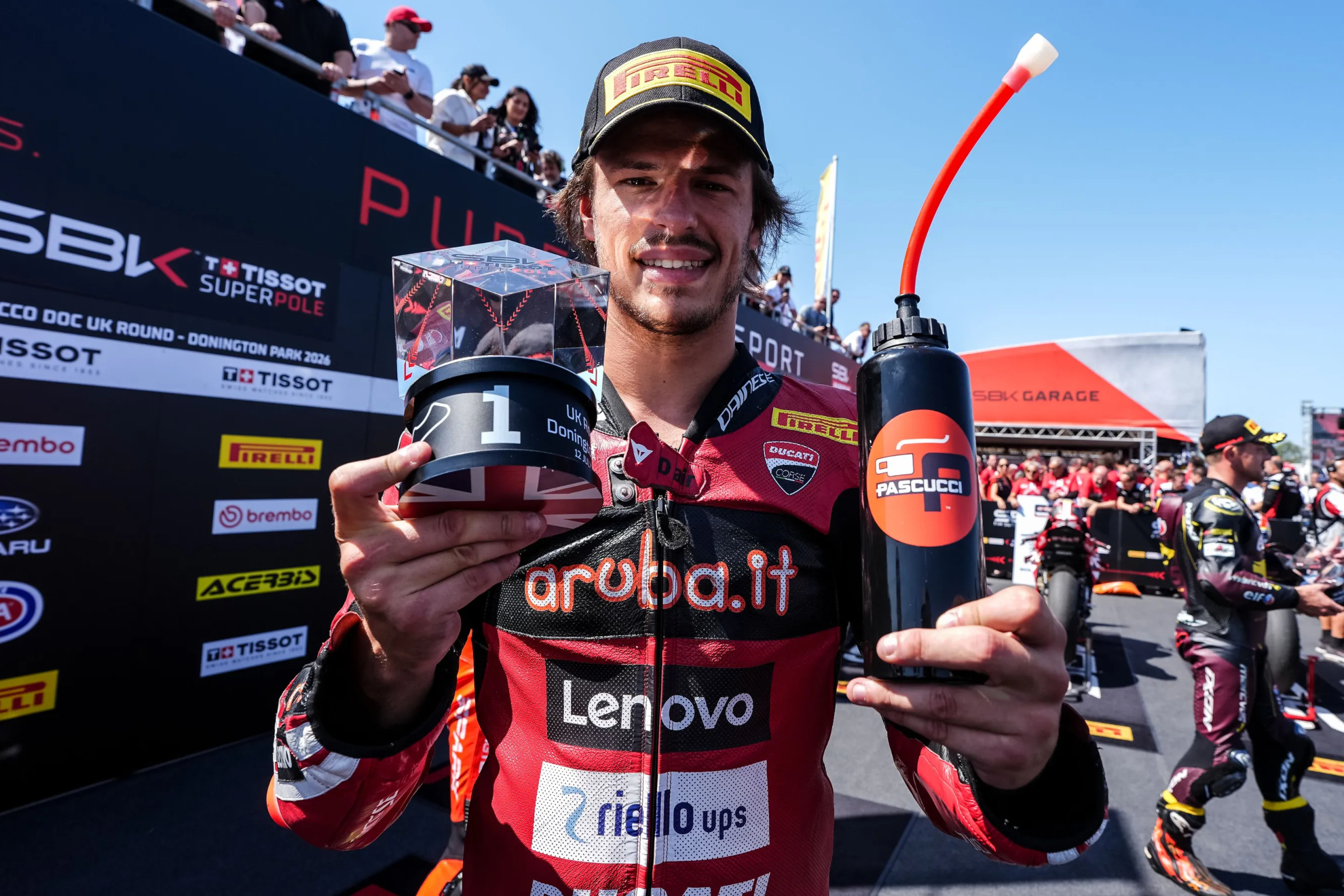 Nicolò Bulega firma un domingo perfecto en Donington Park. WORLDSBK