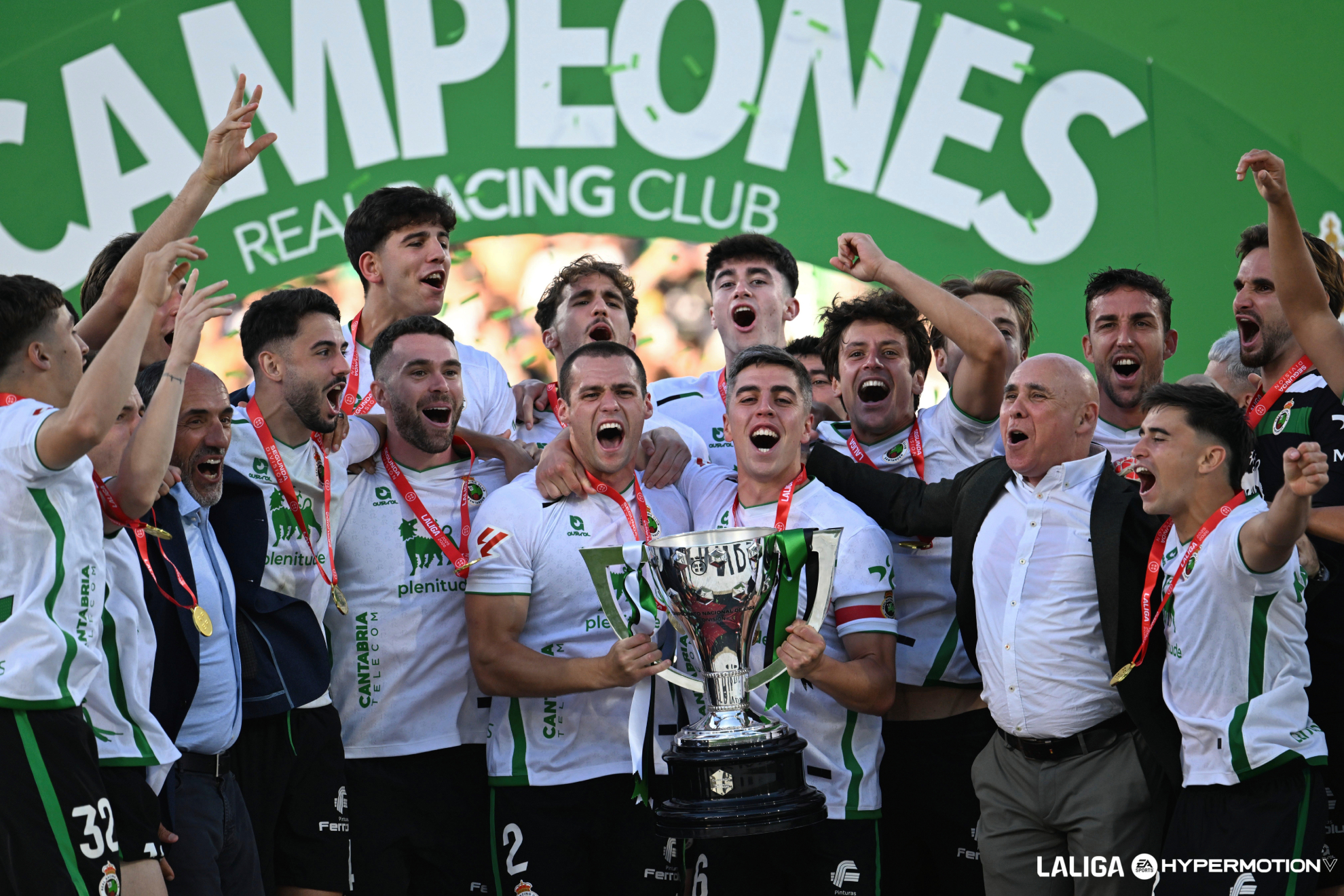 El Racing, con el título de campeón de Segunda.