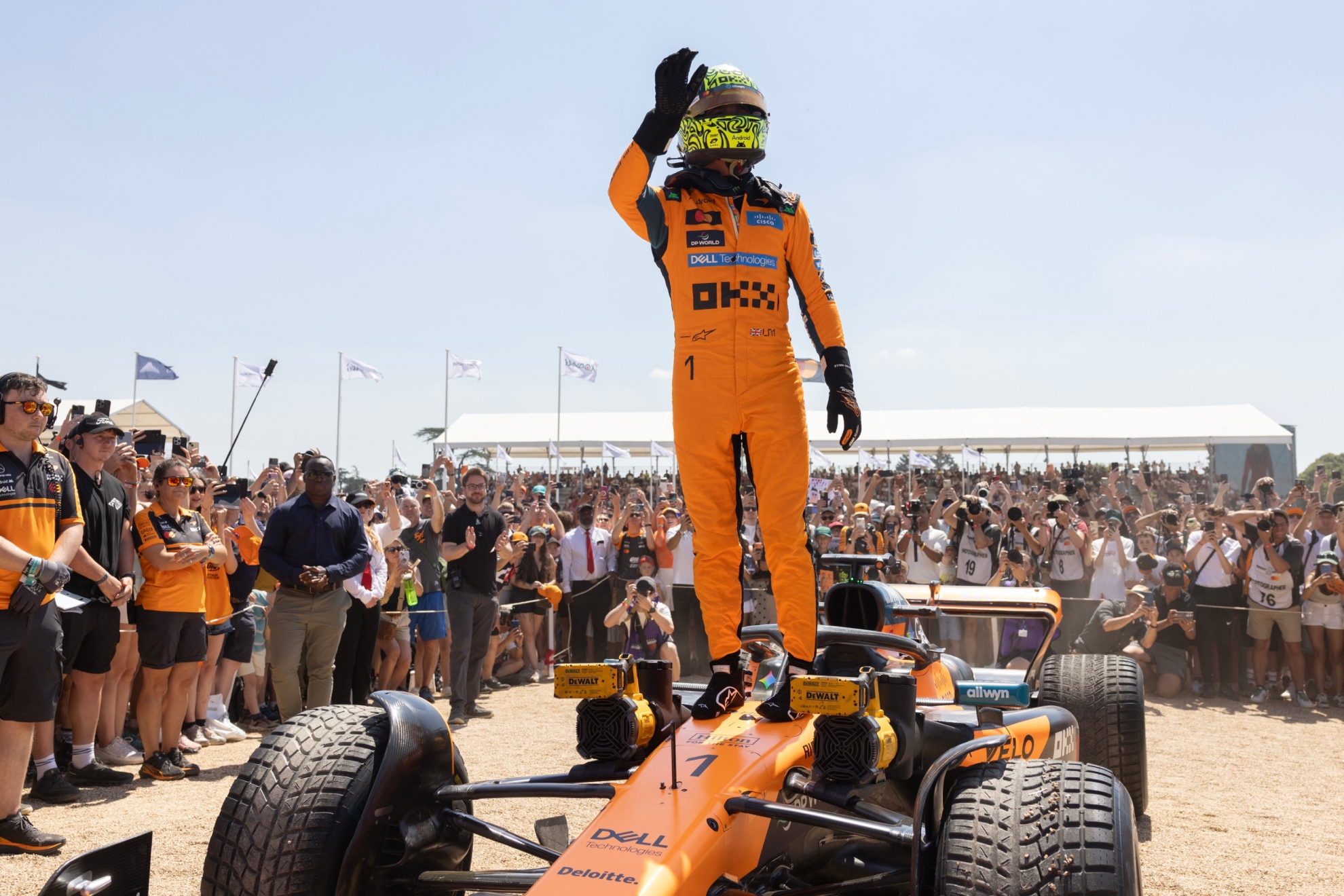 Norris ha conducido varios coches, incluidos los McLaren F1... y el coche del WEC 2027.
