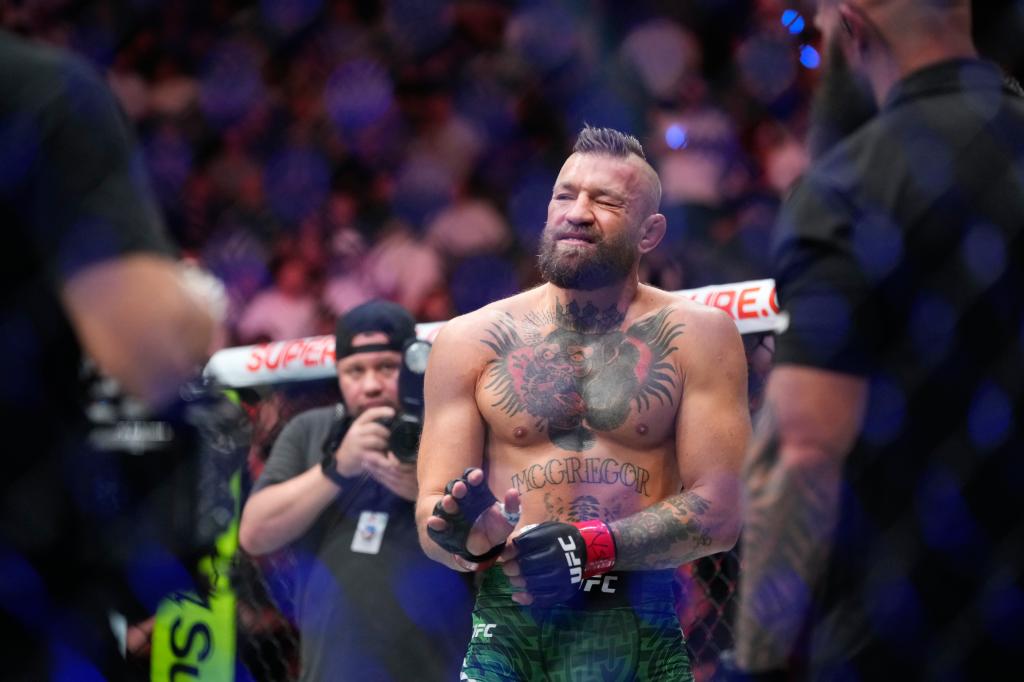 Conor McGregor tras lesionarse contra Max Holloway.