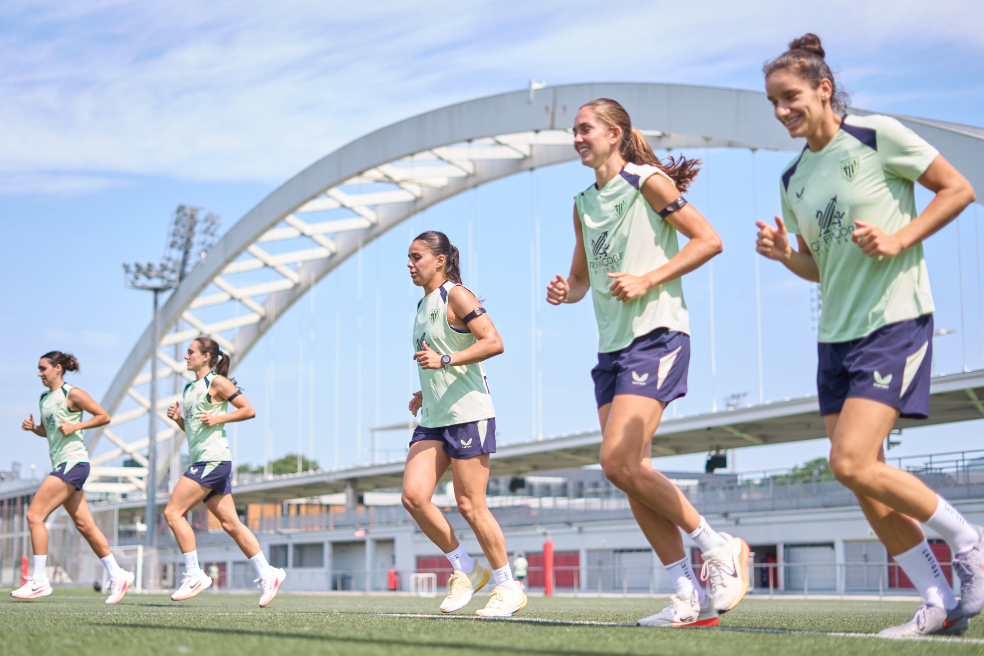 Las jugadoras del Athletic realizan un entrenamiento en Lezama Athletic Club