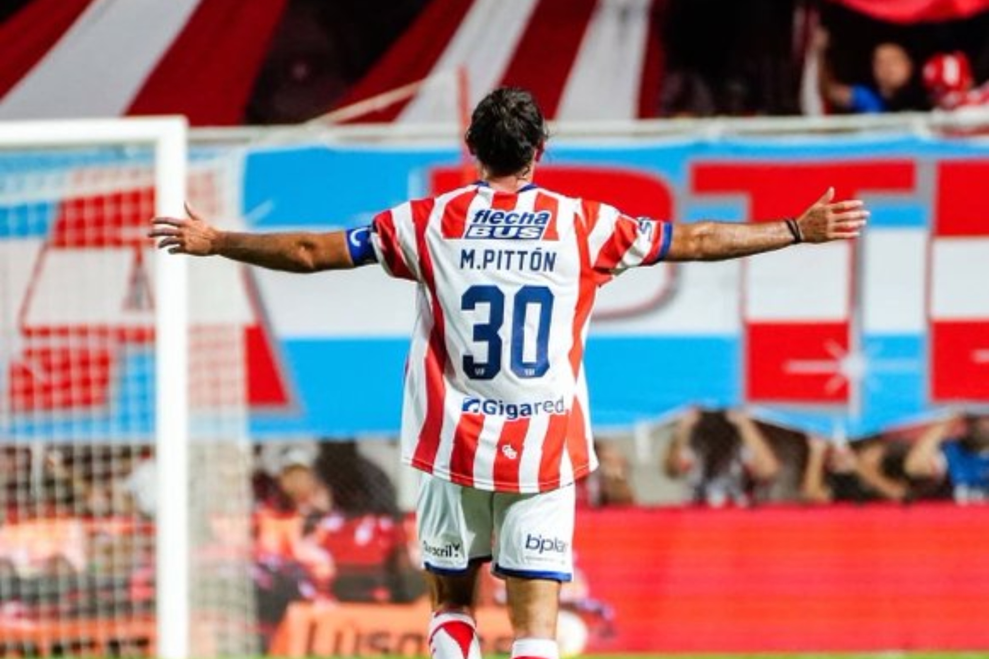 Pittón celebra un gol.