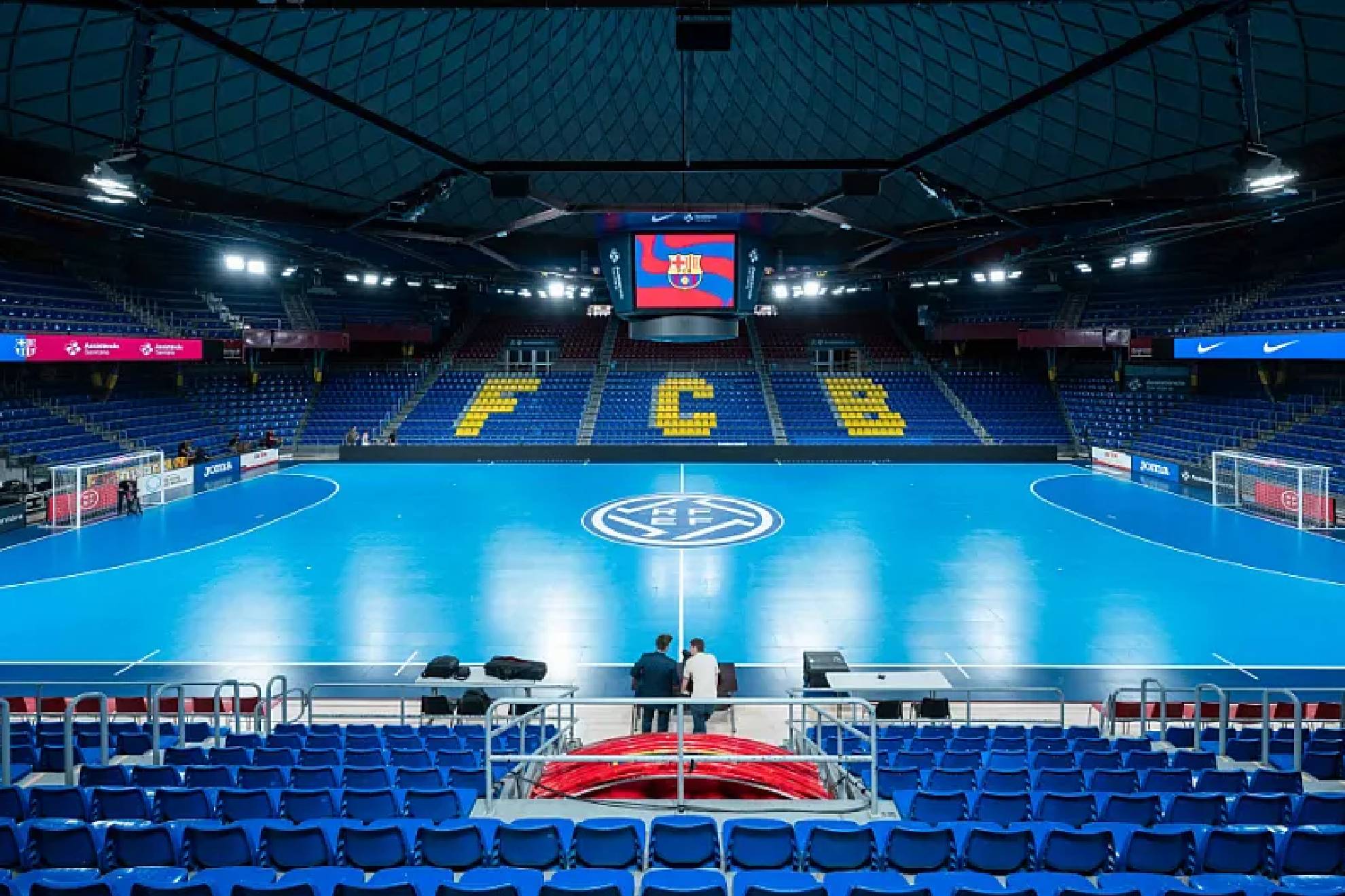Panorámica del Palau Blaugrana listo para la disputa de un partido de fútbol sala RFEF