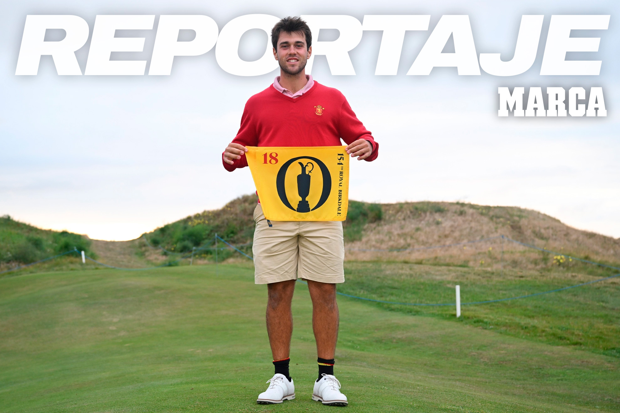 Alejandro de Castro sujeta la bandera de clasificado para el British Open.