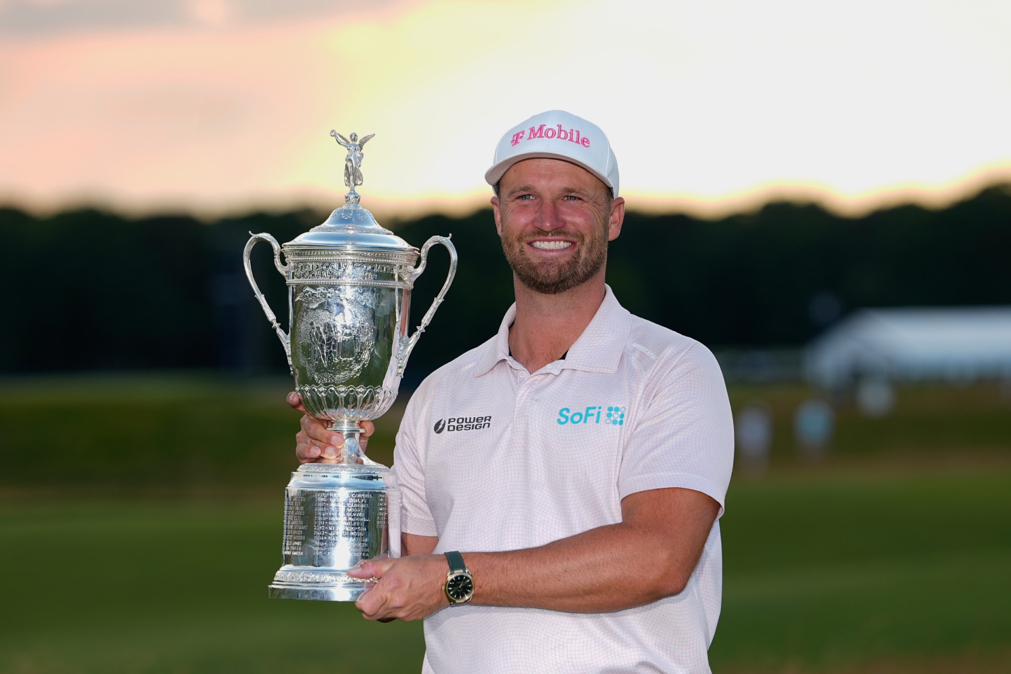 Wyndham Clark con el trofeo de ganador del pasado US Open.