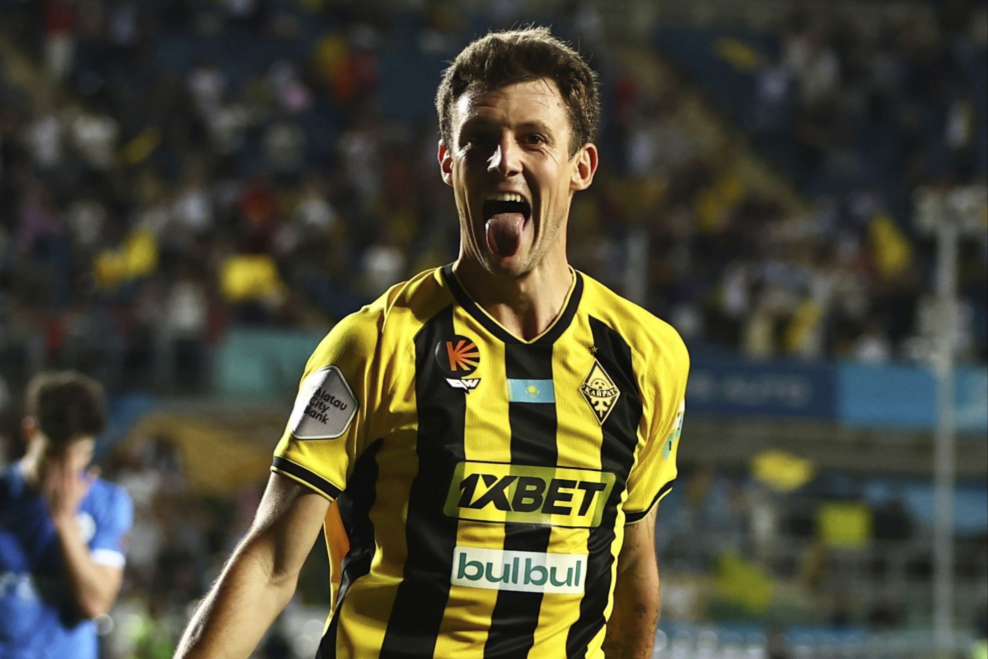 Marc Gual celebra un gol con el Kairat