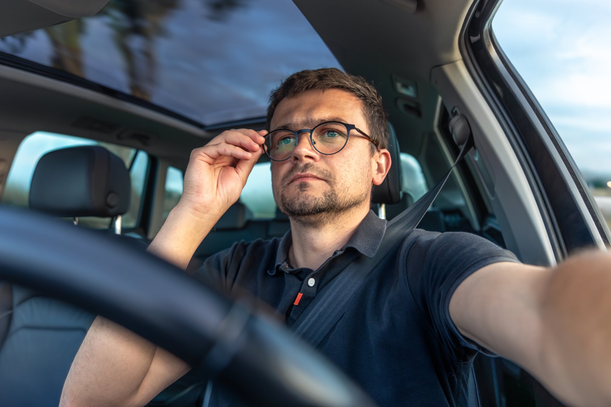 Muchos conductores necesitan gafas, sobre todo para ver mejor por la noche.