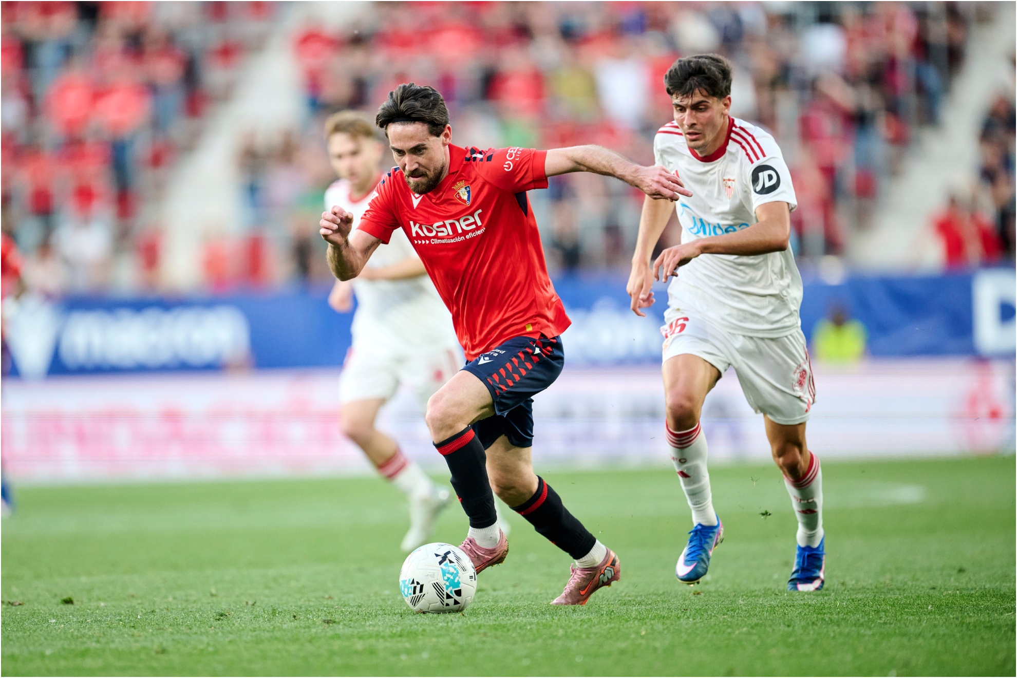 Moi Gómez con Osasuna.