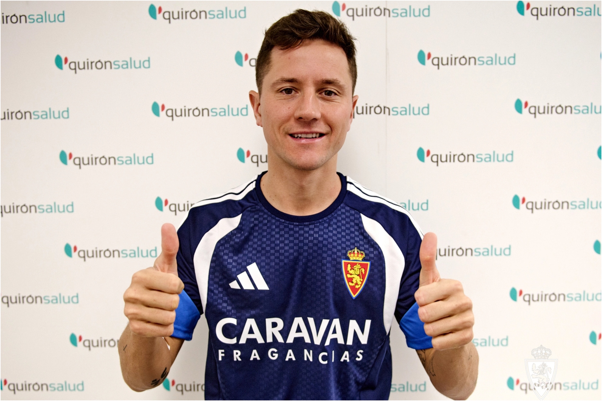 Ander Herrera posando en su regreso al Zaragoza.