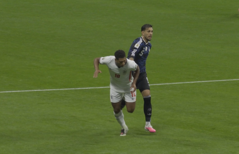 El empujón de Paredes a Bellingham.