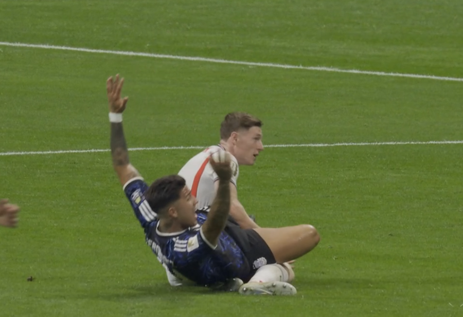 El forcejeo de Enzo y Anderson.