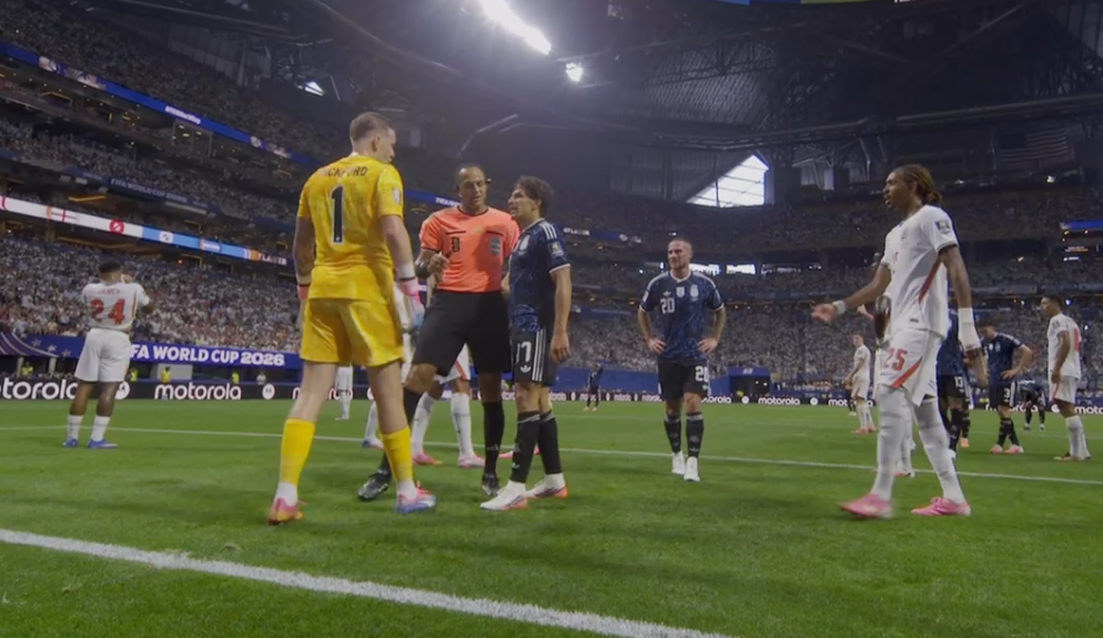 El momento en el que Ismail Elfath advierte a Pickford y Simeone.