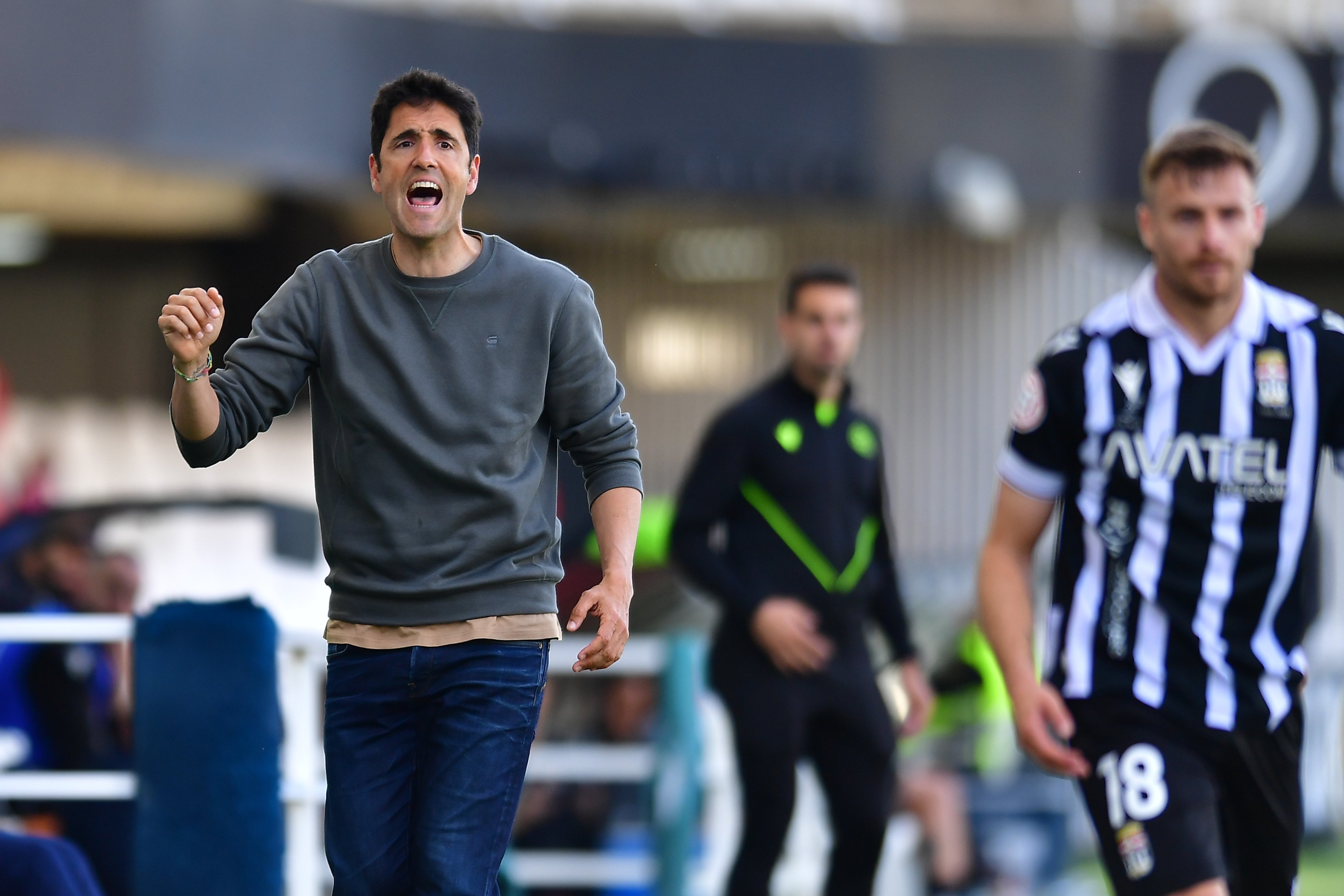 Casi la mitad de los entrenadores de Primera RFEF jugaron en Primera