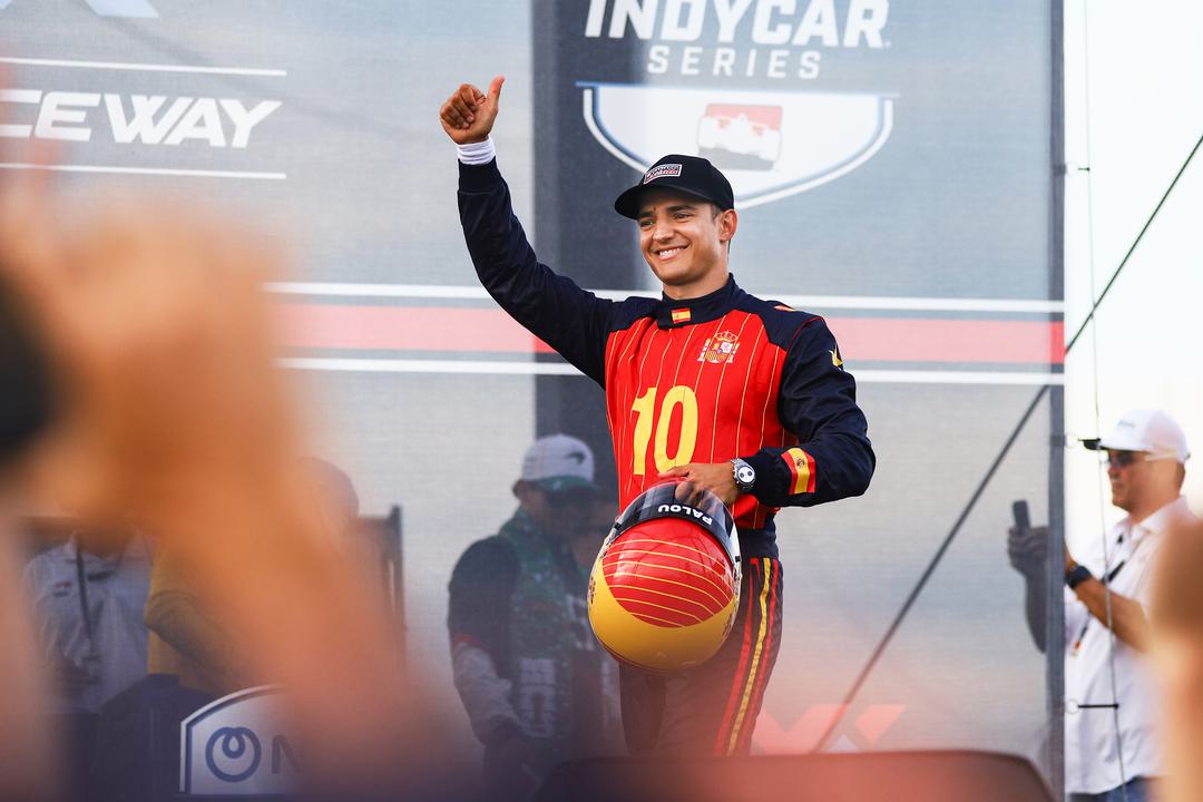 Álex Palou, con un mono con los colores de la selección española AARON SKILLMAN