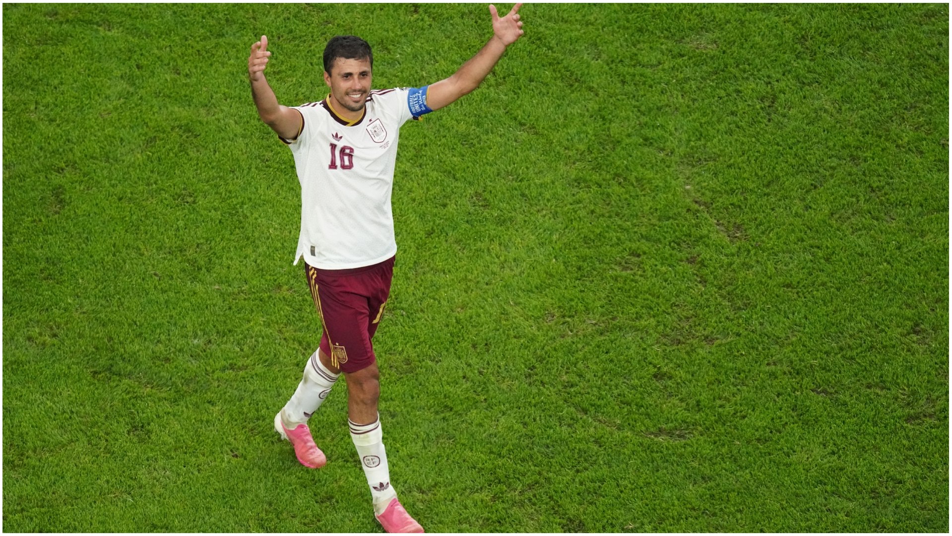 The official account of the Spanish Men's Soccer Team published a video showing the great party that took place in the locker room after beating France 2-0 in the semifinals of the 2026 World Cup.