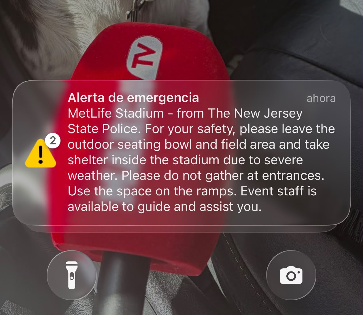 Alerta recibida en los teléfonos en el MetLife.