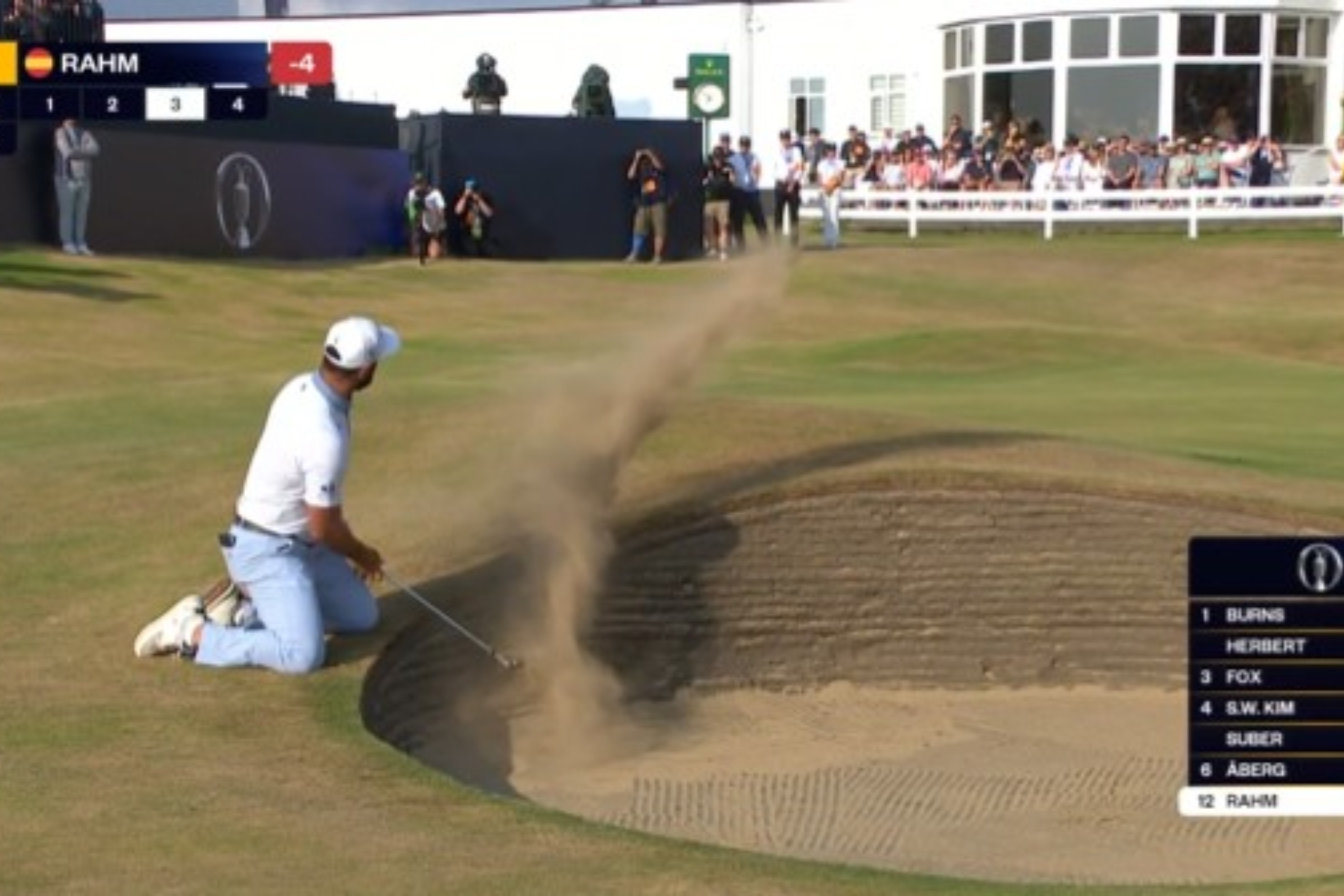 Jon Rahm (31) juega el golpe desde el bunker