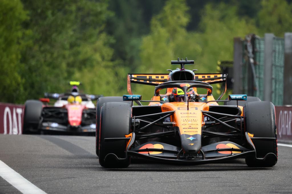 Piastri y Hamilton, en el GP de Bélgica 2026.