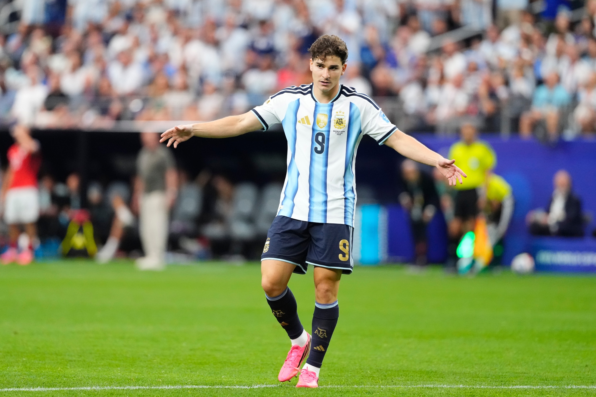 Julian Alvarez con Argentina.