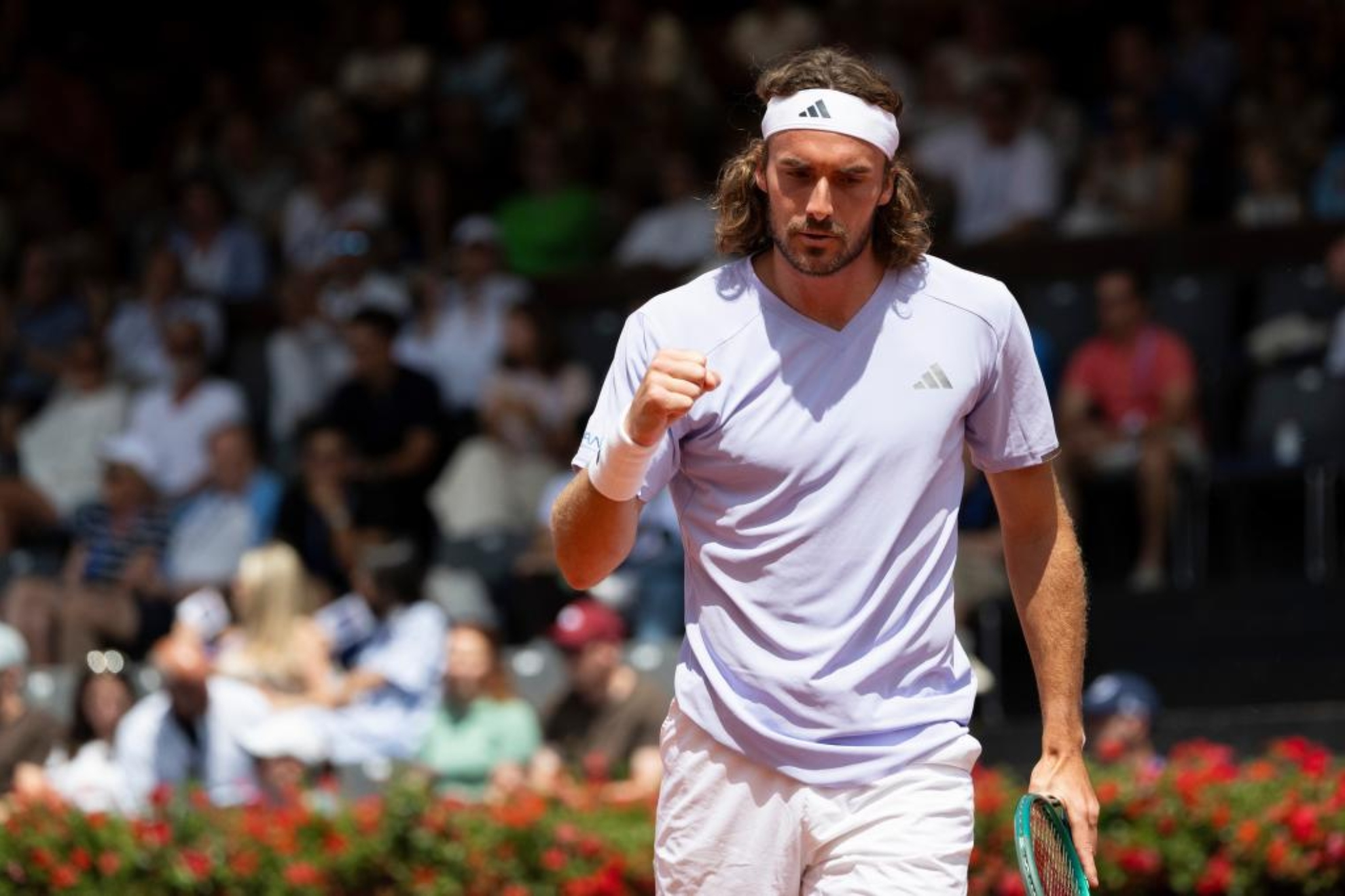 Tsitsipas celebrando un punto en Gstaad