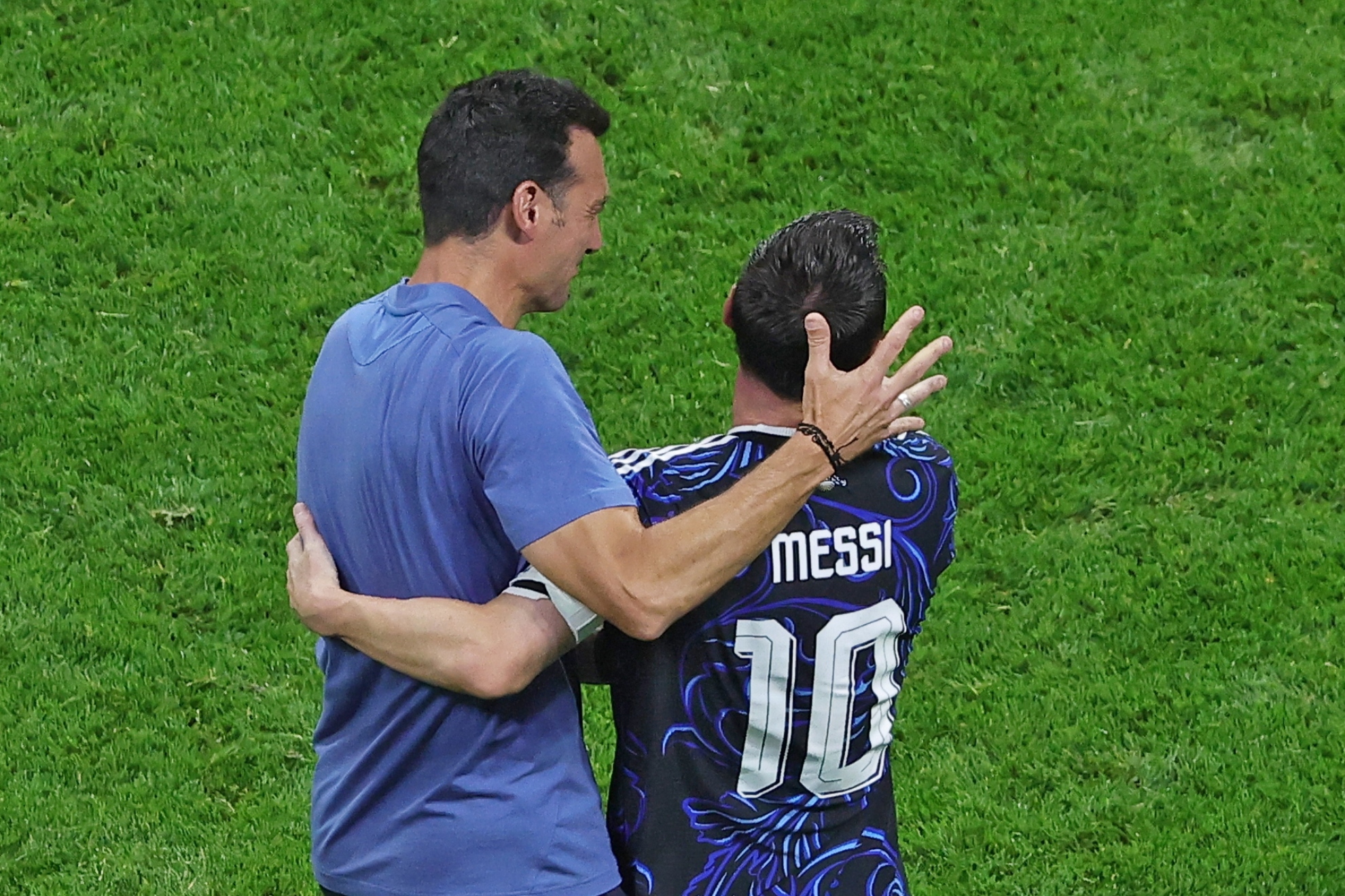 Scaloni y Messi, tras ganar a Inglaterra.