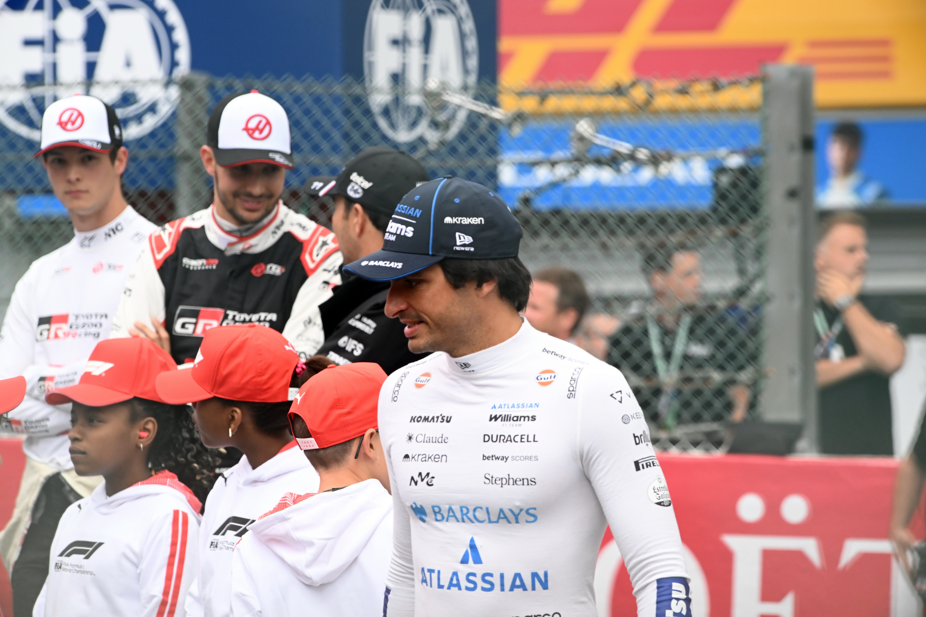 Sainz, en la parrilla de salida del GP de Bélgica. MIKEL MOSTAJO