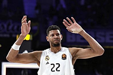 Edy Tavares en un partido de la Euroliga. EFE.
