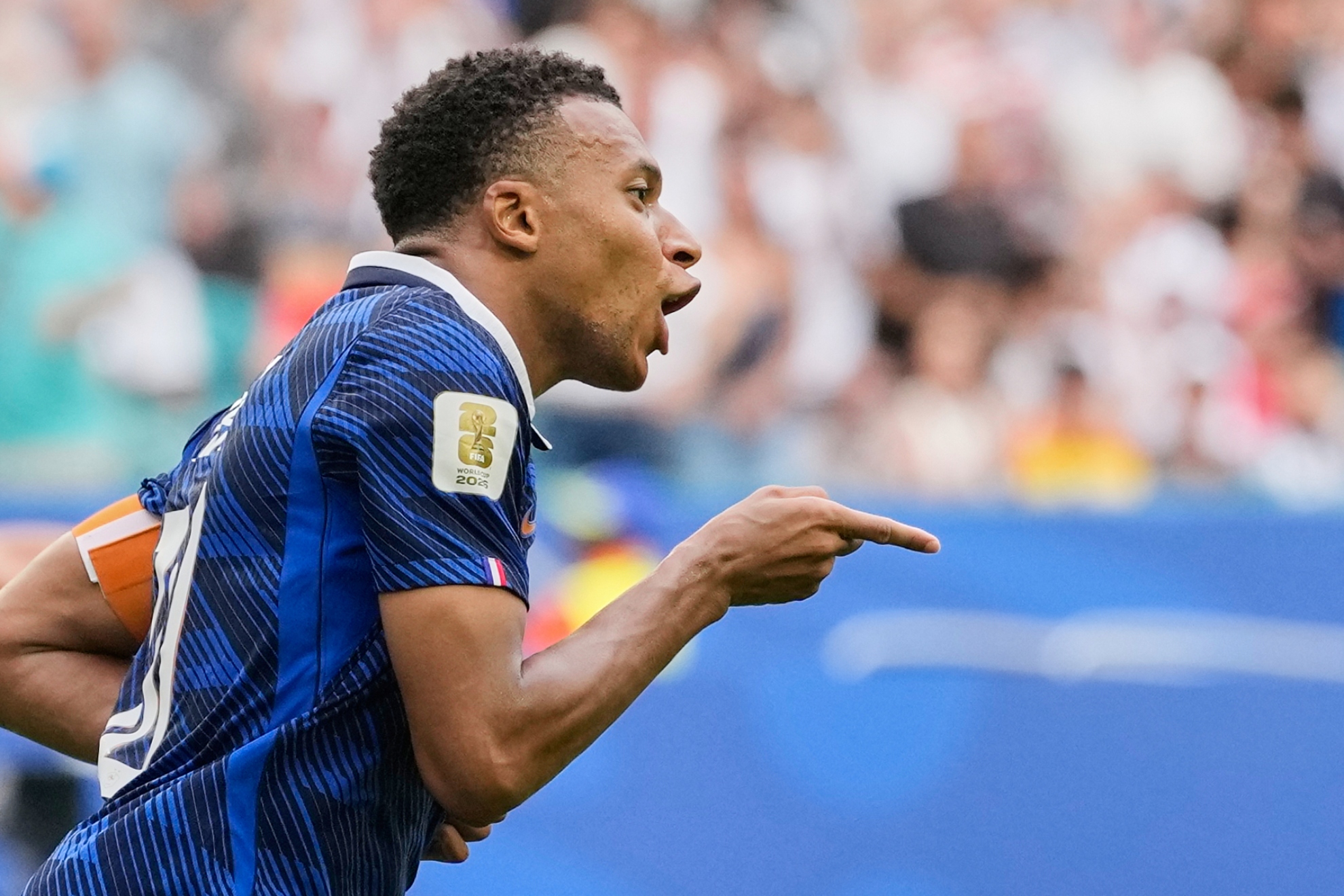 Kylian Mbappé celebra uno de sus goles ante Inglaterra.