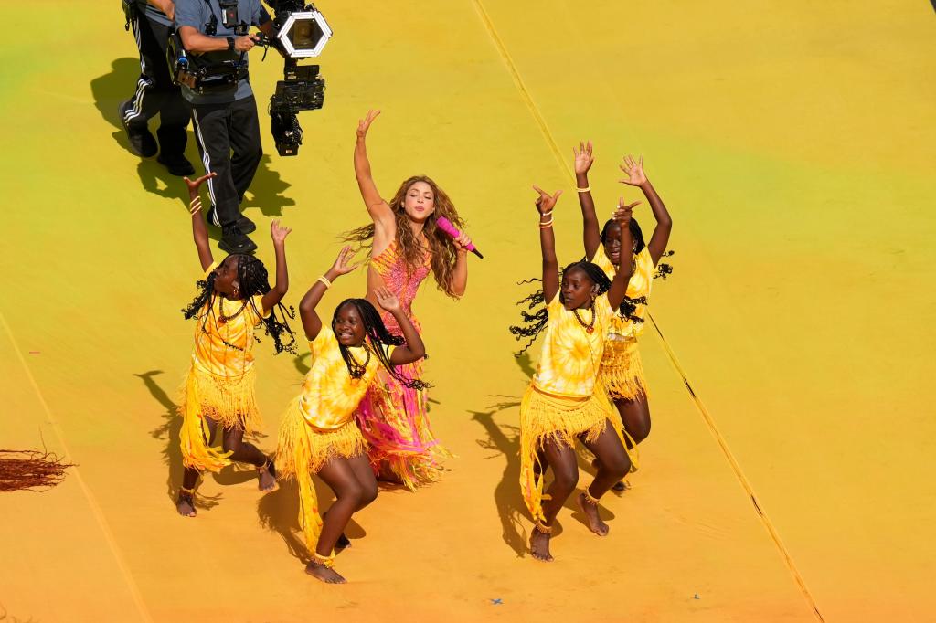Shakira canta su 'Dai Dai' en el descanso de la final del Mundial