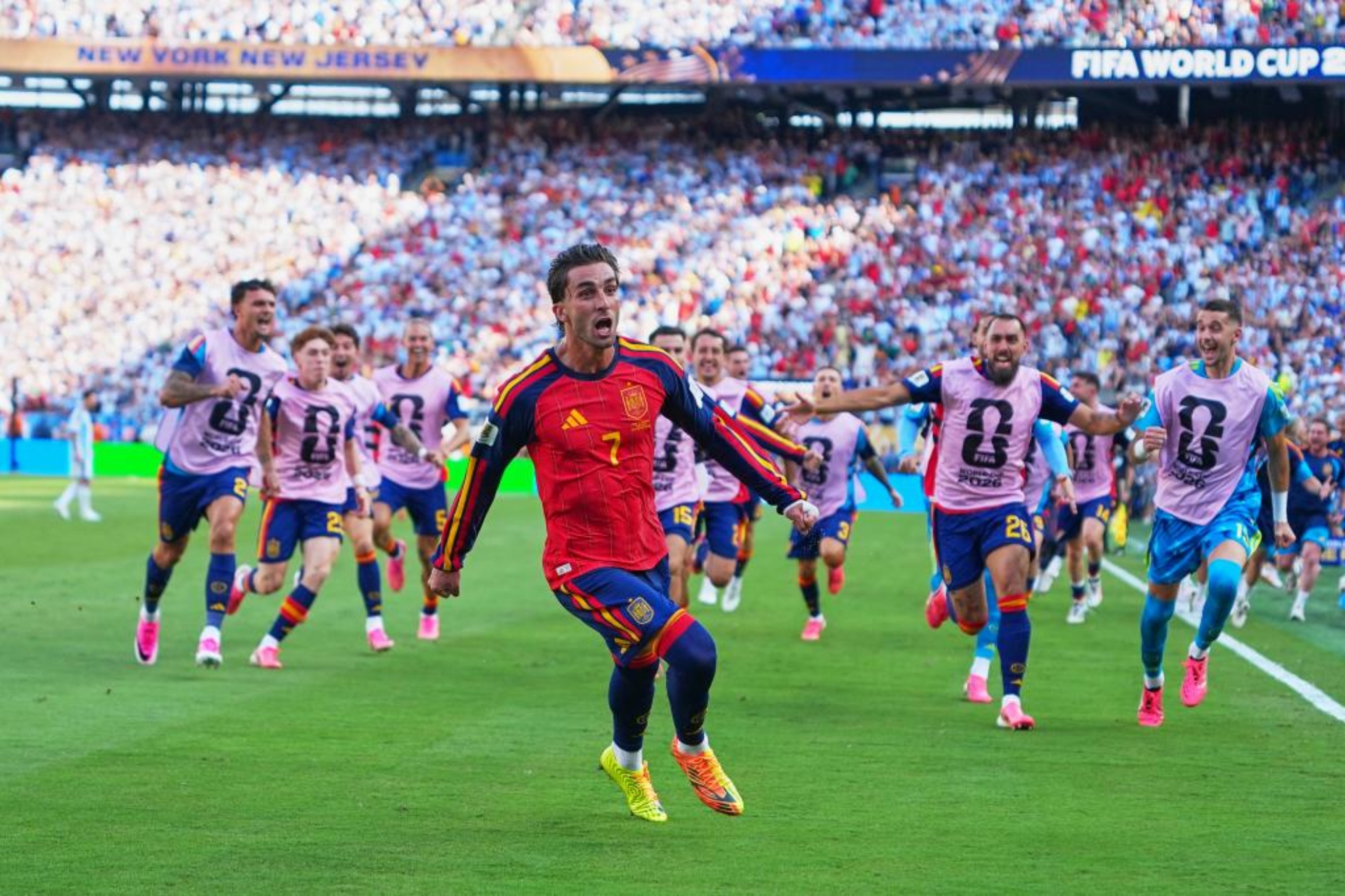 Ferran celebra su histórico tanto ante Argentina.