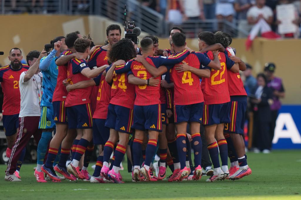 España lo celebra al final.