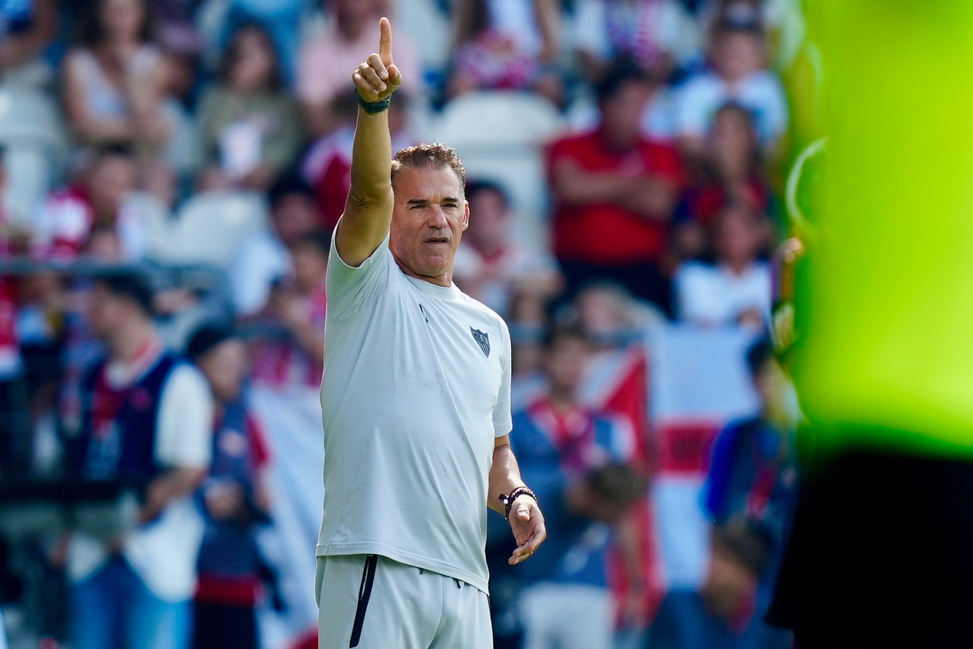 García Plaza, técnico del Sevilla, durante el partido frente al KS Cracovia