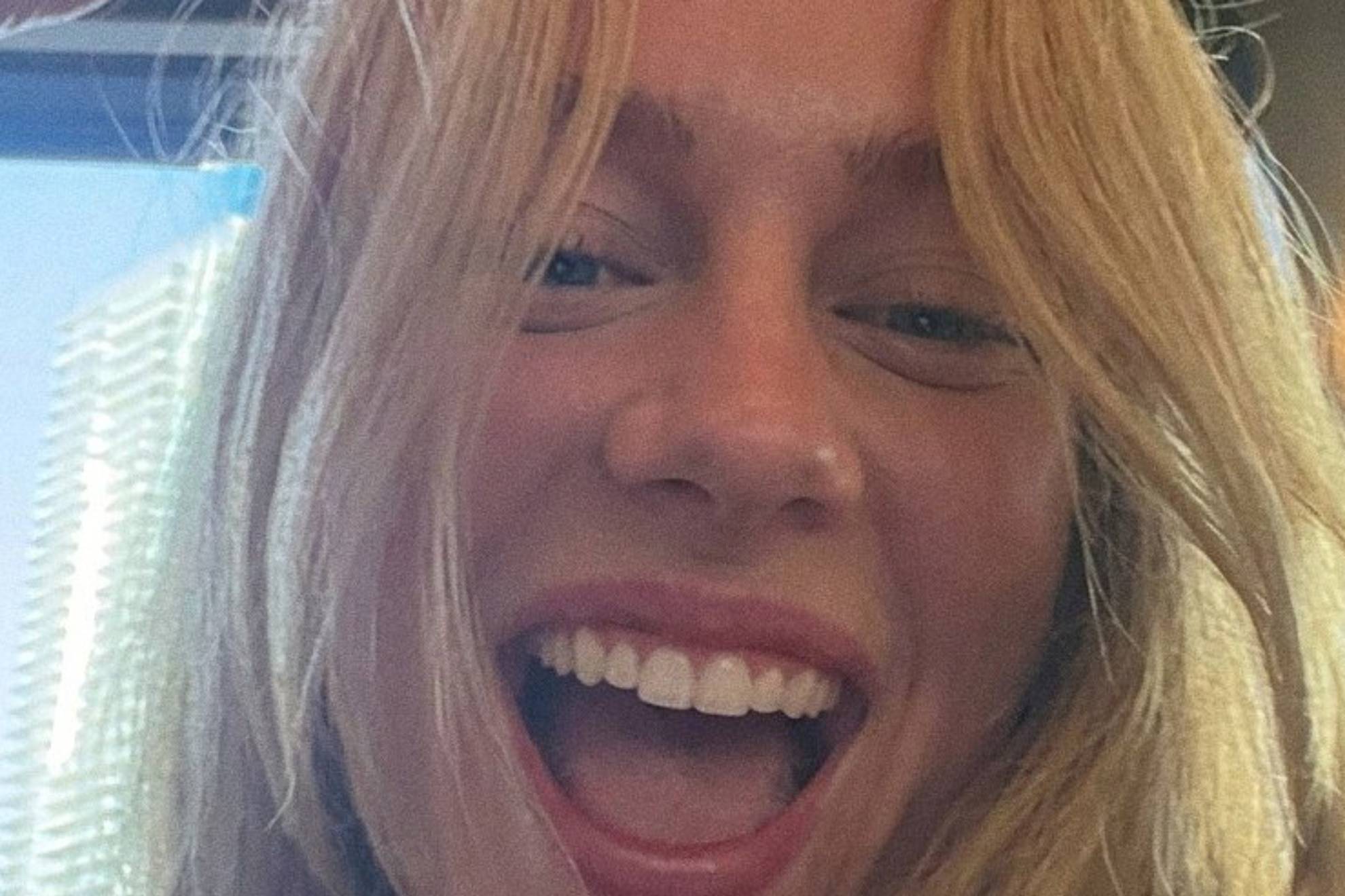 Ester Expósito celebra el triunfo de España después de que Mbappé publicase una foto suya por error con la camiseta de Francia