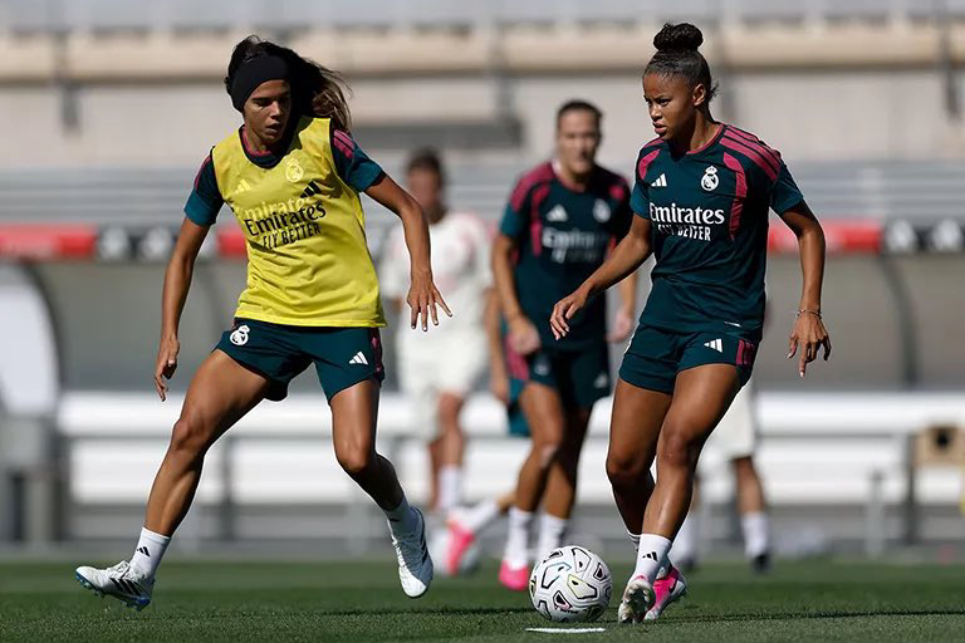 Andreia Jacinto y Felicia Schröder durante un entrenamiento en Valdebebas Real Madrid