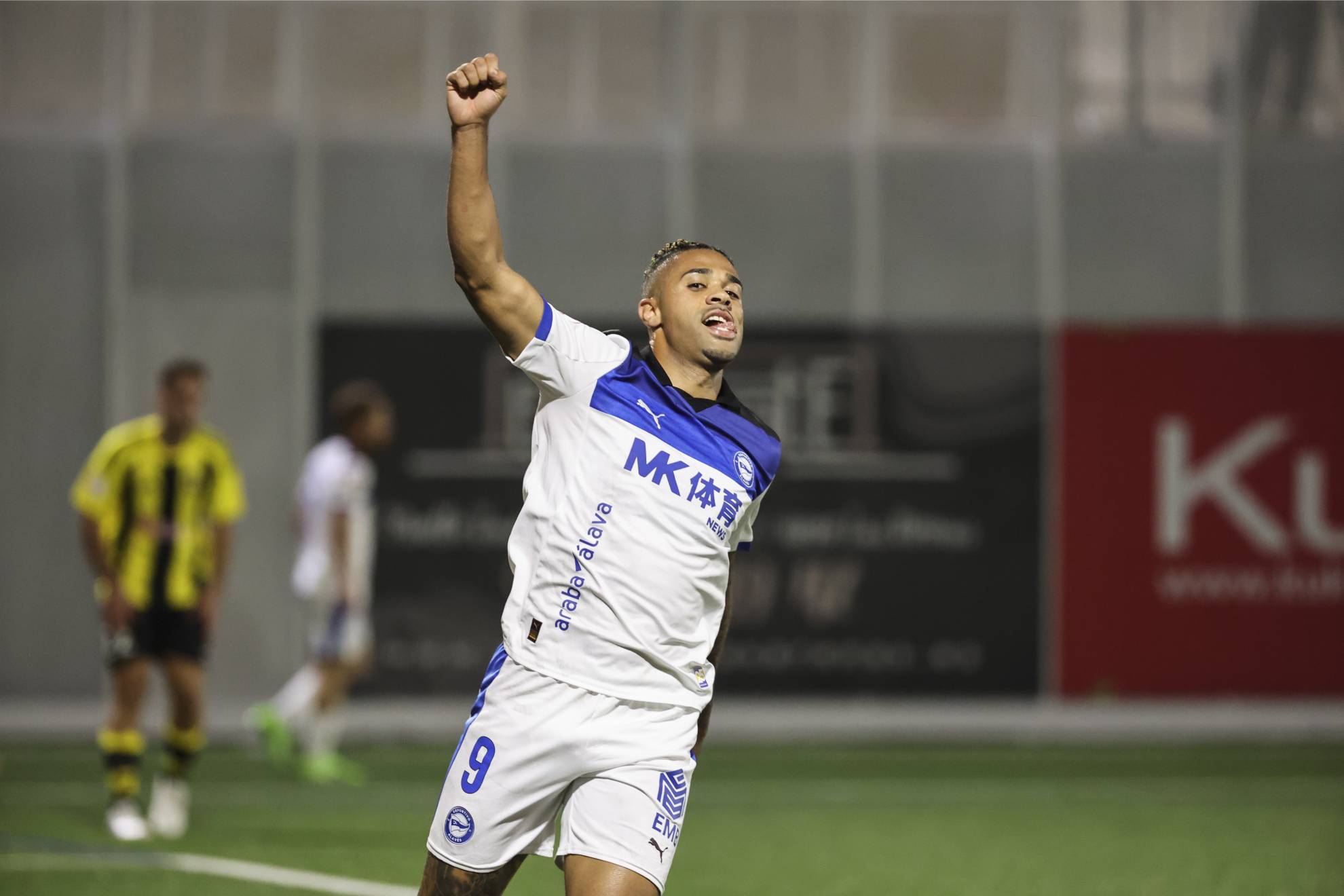 Mariano Díaz celebra un gol con el Alavés.