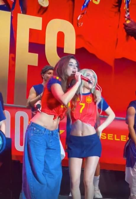 Lola Índigo, protagonistas de la fiesta en Cibeles por el Mundial ganado por España