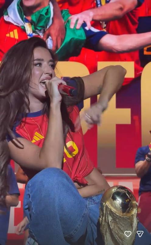 Lola Índigo, protagonistas de la fiesta en Cibeles por el Mundial ganado por España