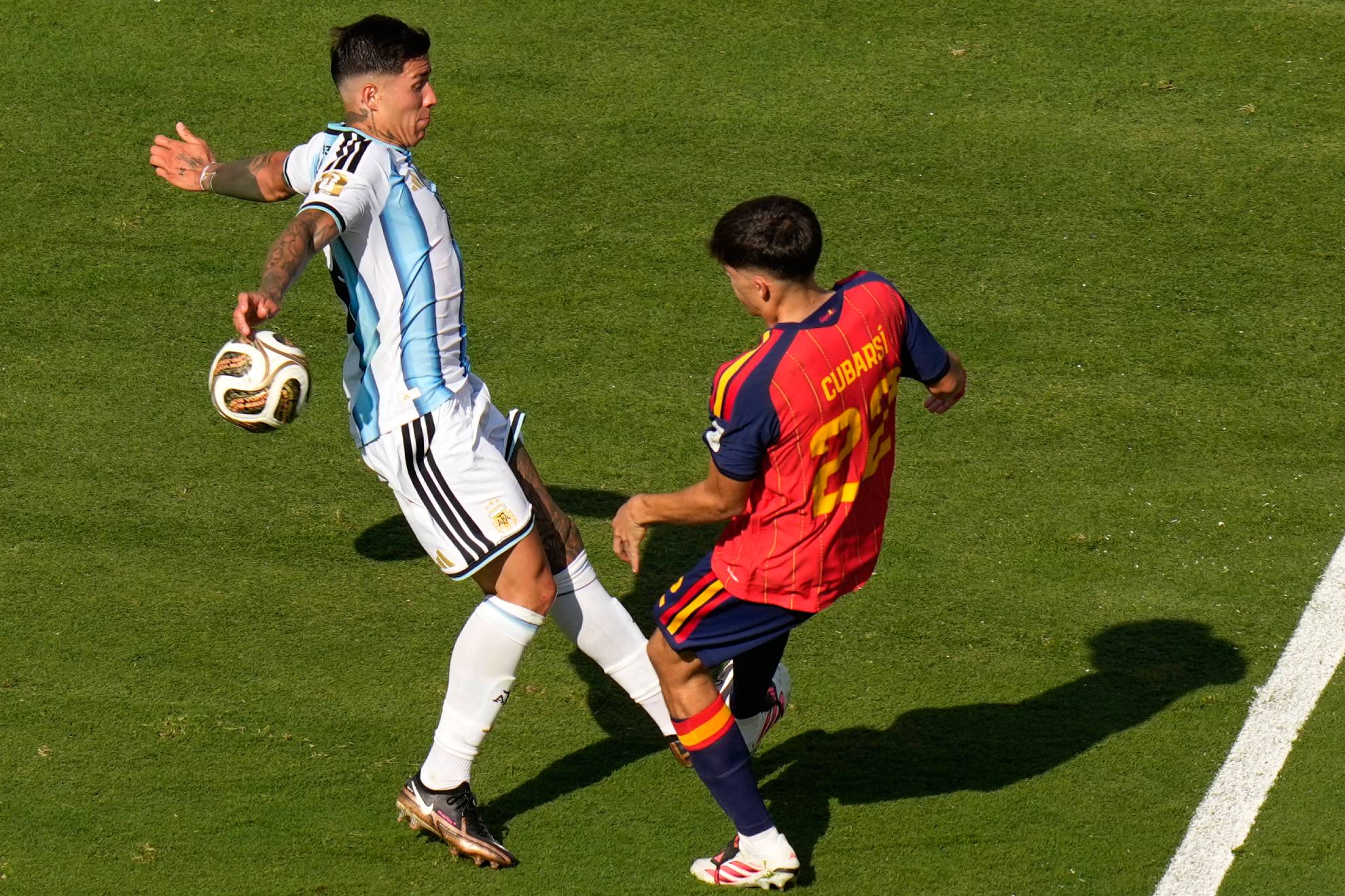 La acción que desencadenó la expulsión de Enzo en la final. LAPRESSE