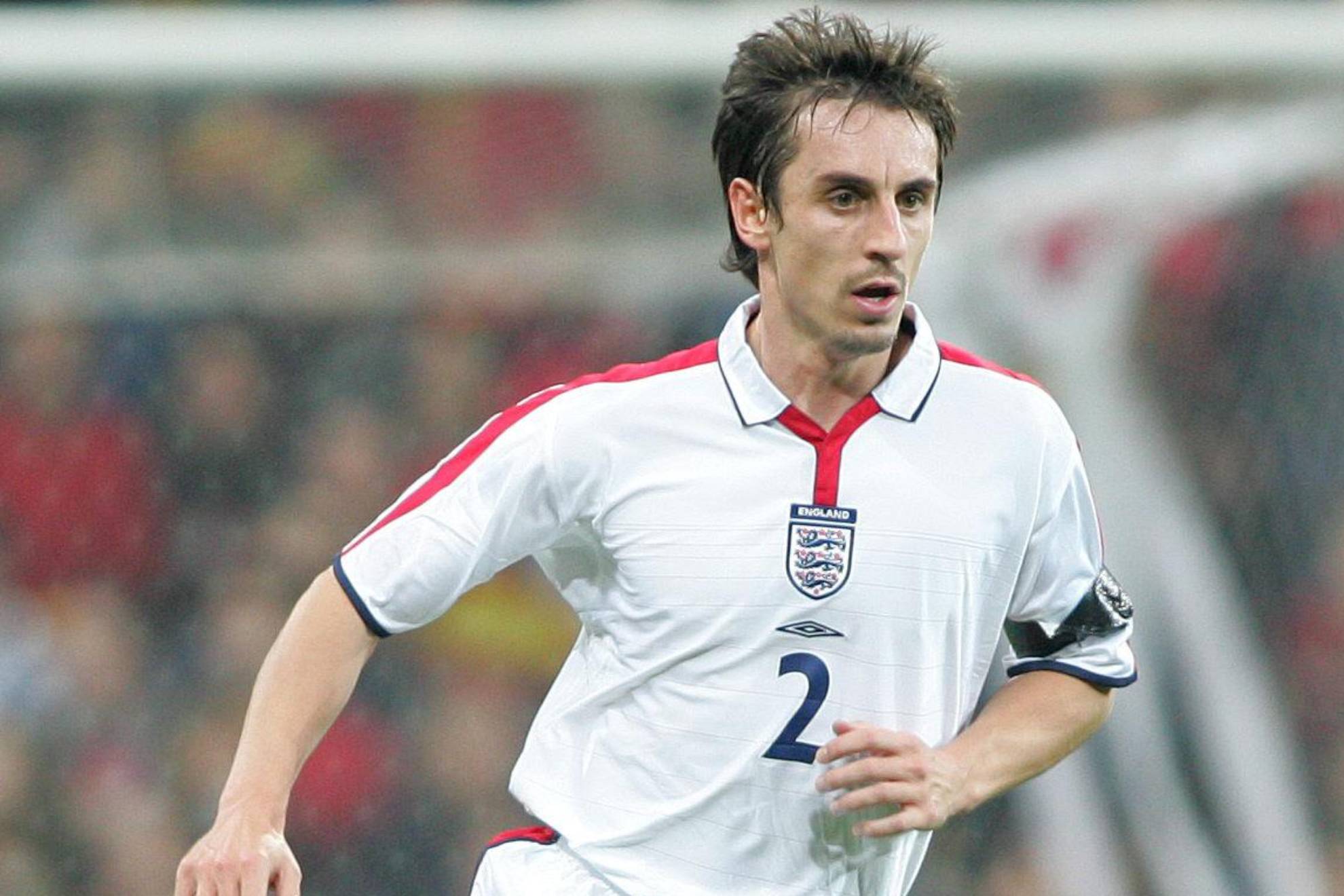 Gary Neville, sin piedad con Argentina: "Si parece una mierda y huele a mierda, es una mierda"