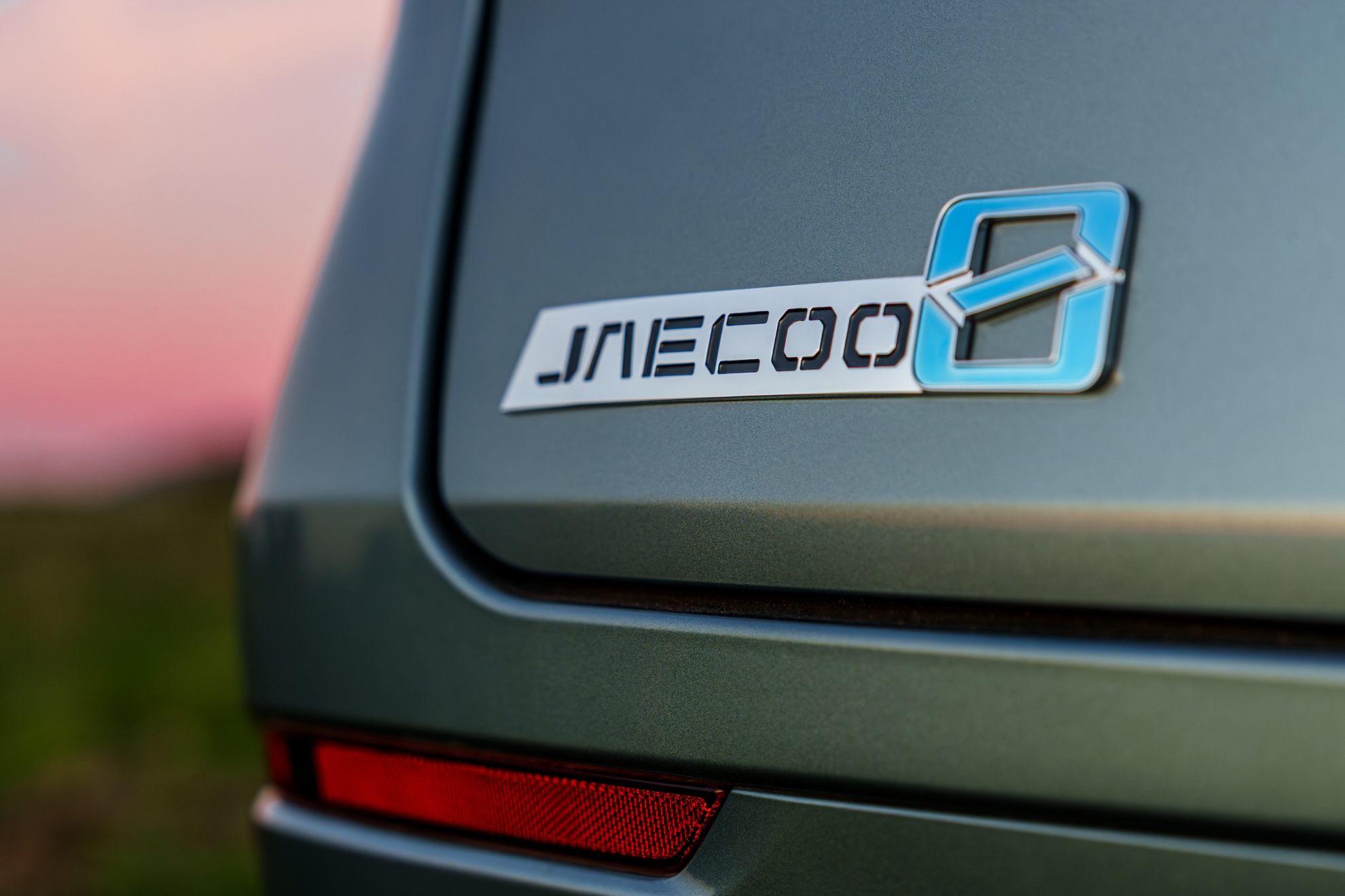 The Jaecoo 8 is on sale in Spain from 54,900 euros, without aid.